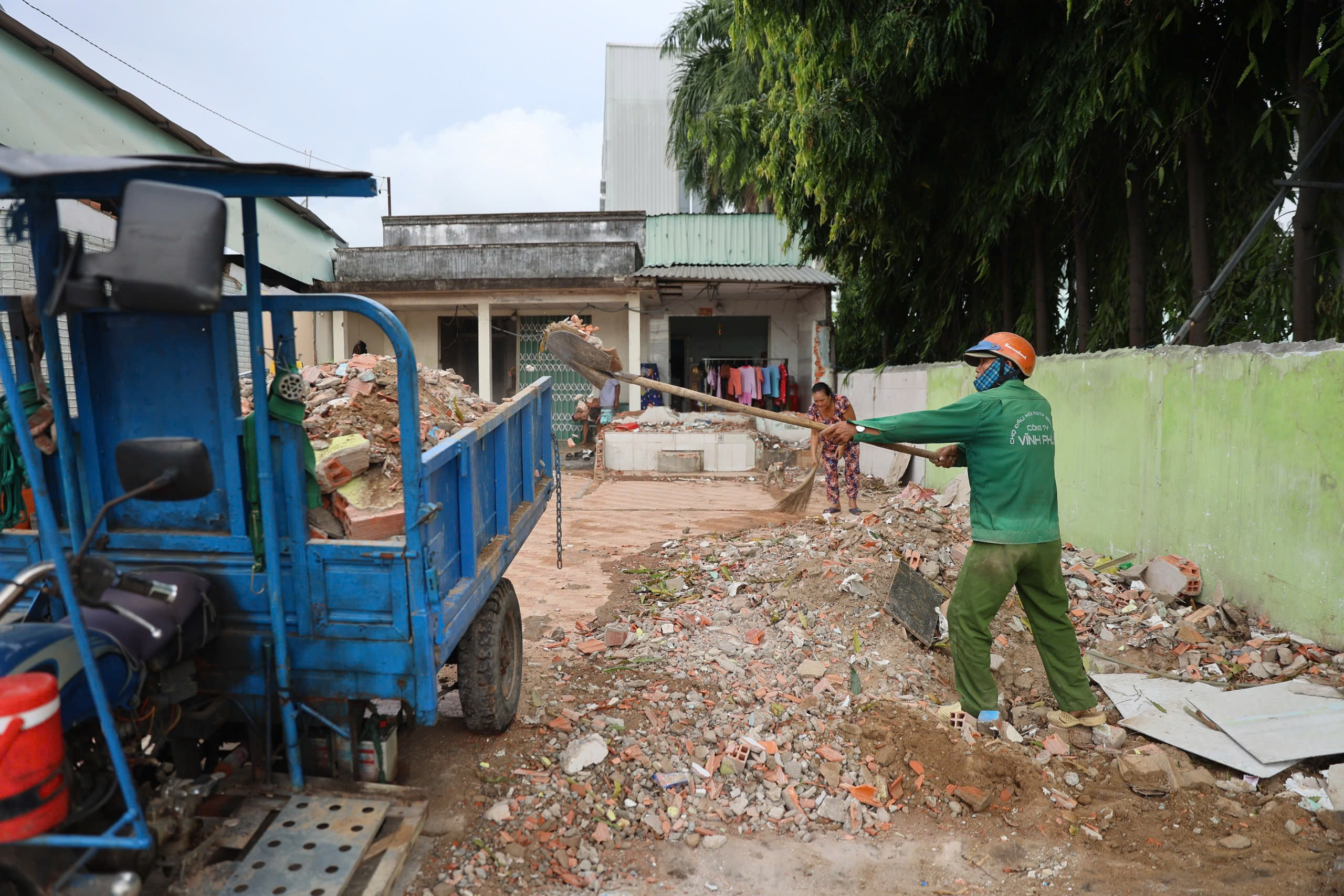 Nhiều hộ dân TP.HCM bàn giao mặt bằng mở rộng cửa ngõ phía Tây - Ảnh 4.
