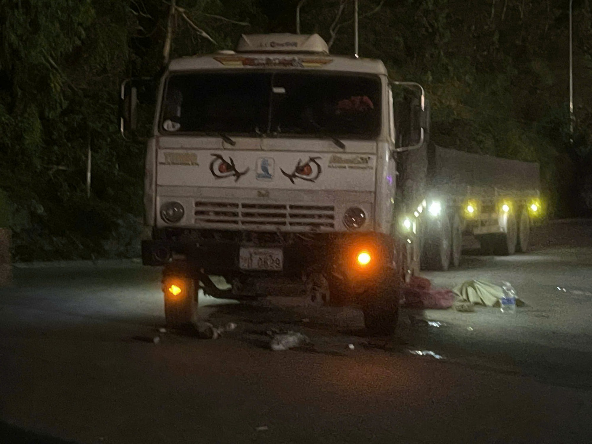 Hai vụ tai nạn li&ecirc;n tiếp ở Vũng &Aacute;ng khiến 2 người tử vong - Ảnh 2.