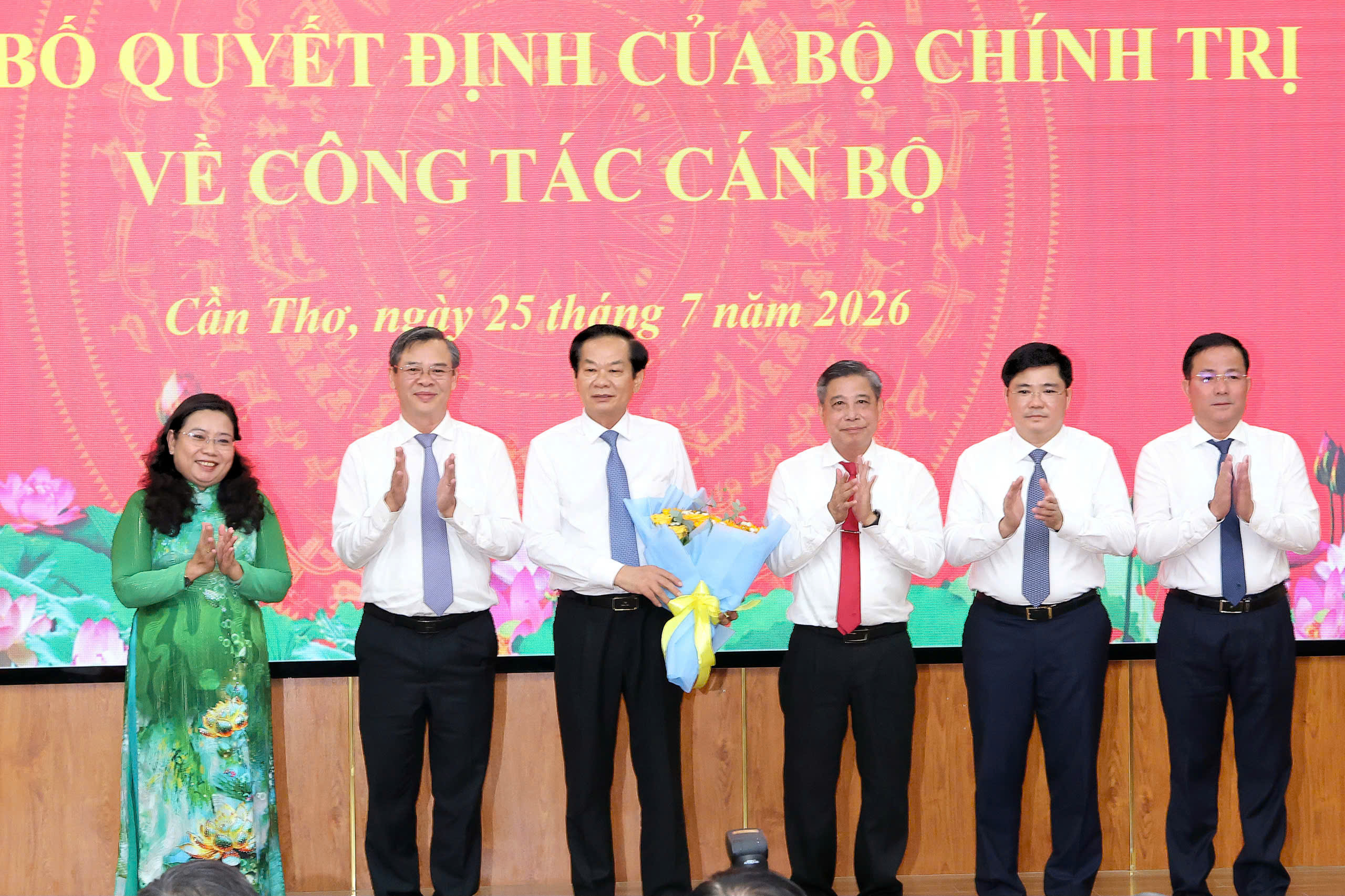 Ông Đỗ Thanh Bình giữ chức Bí thư Thành ủy Cần Thơ - Ảnh 2.