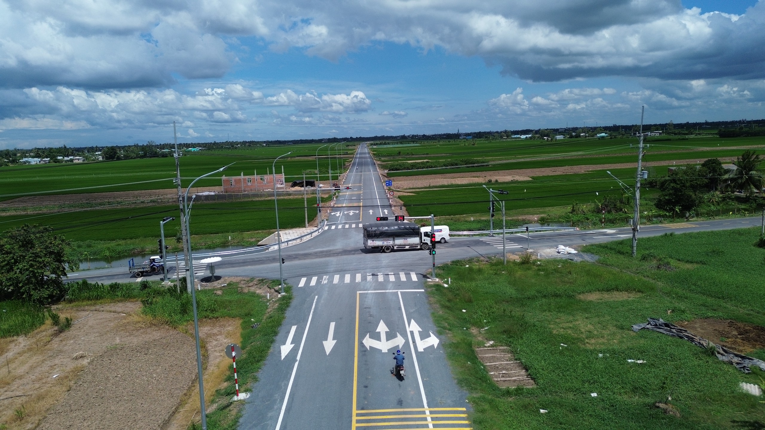 Đồng Th&aacute;p: Th&ocirc;ng xe 15km đường tỉnh ĐT864, ven s&ocirc;ng Tiền - Ảnh 1.
