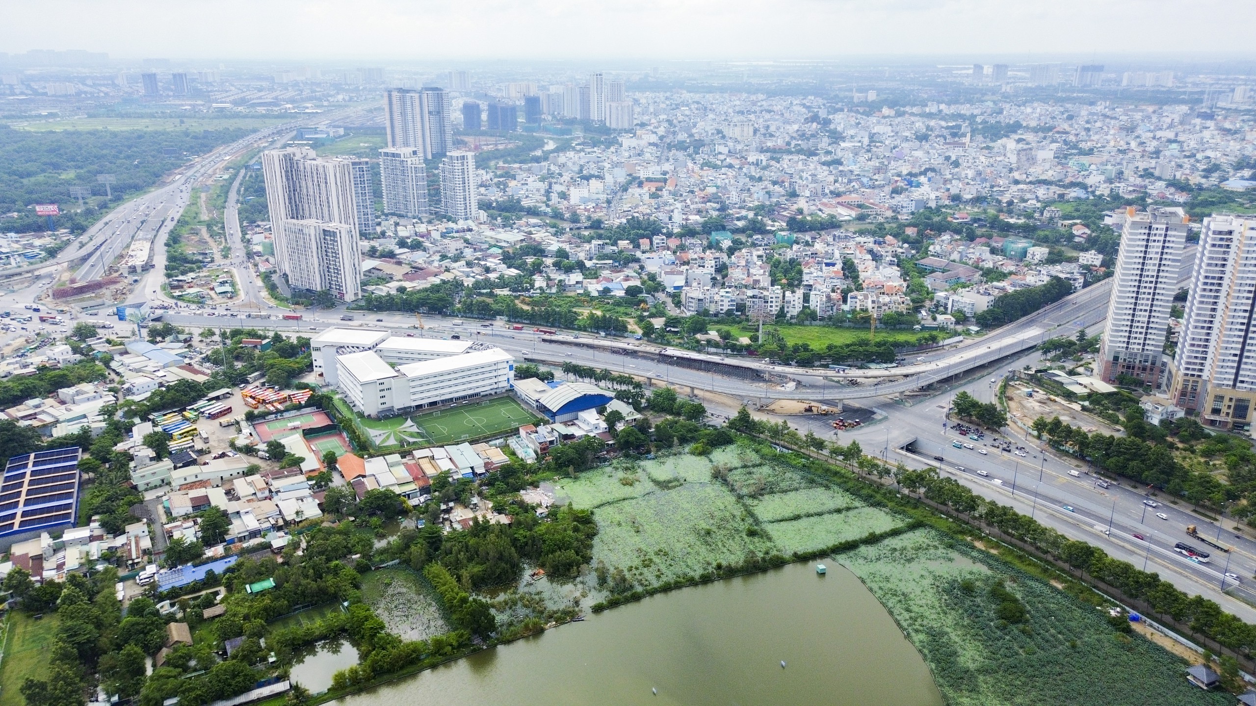 Tiếp tục lùi tiến độ đến quý III/2027, dự án nút giao An Phú hiện thi công ra sao? - Ảnh 2.