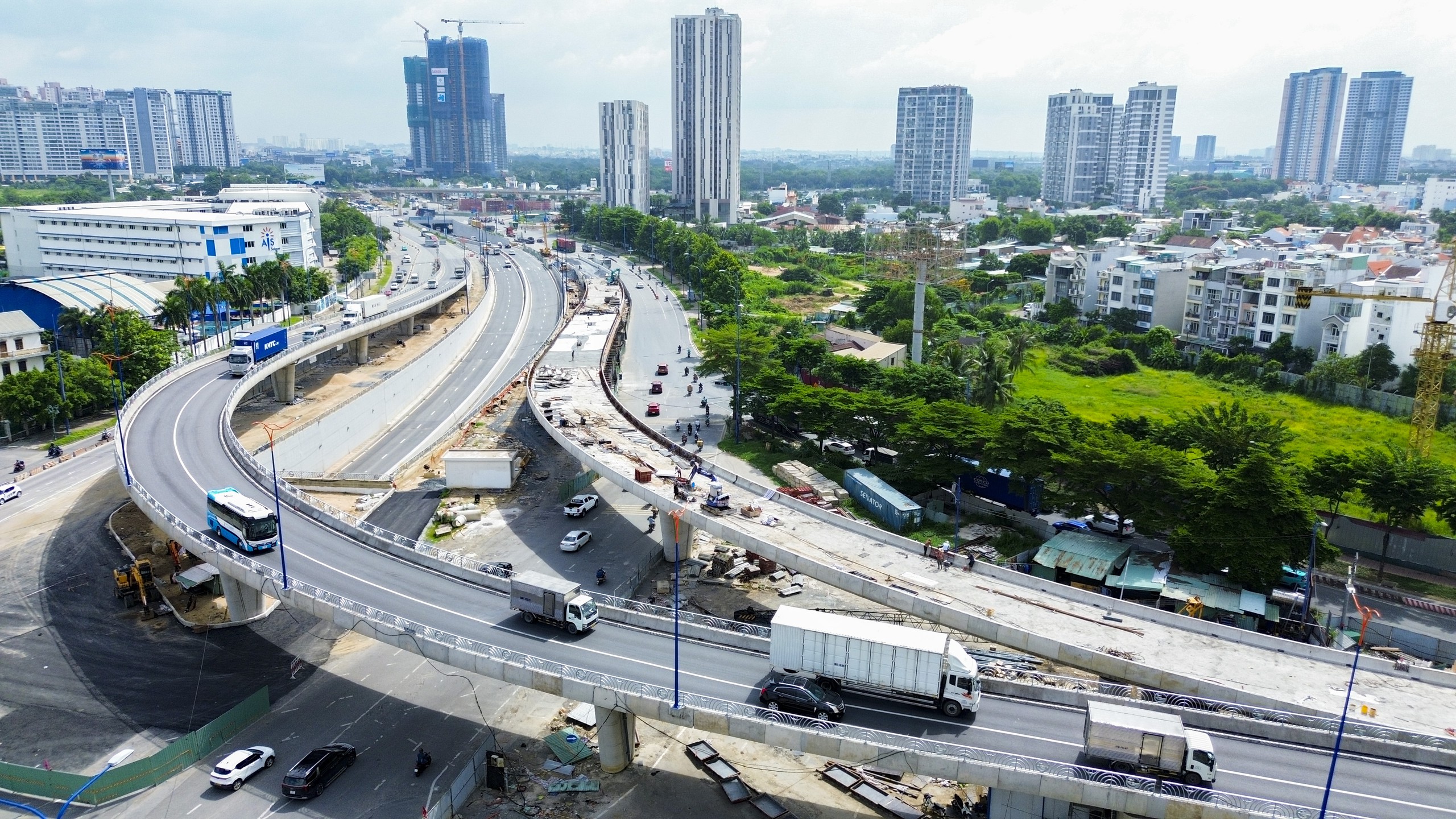 Tiếp tục lùi tiến độ đến quý III/2027, dự án nút giao An Phú hiện thi công ra sao? - Ảnh 11.