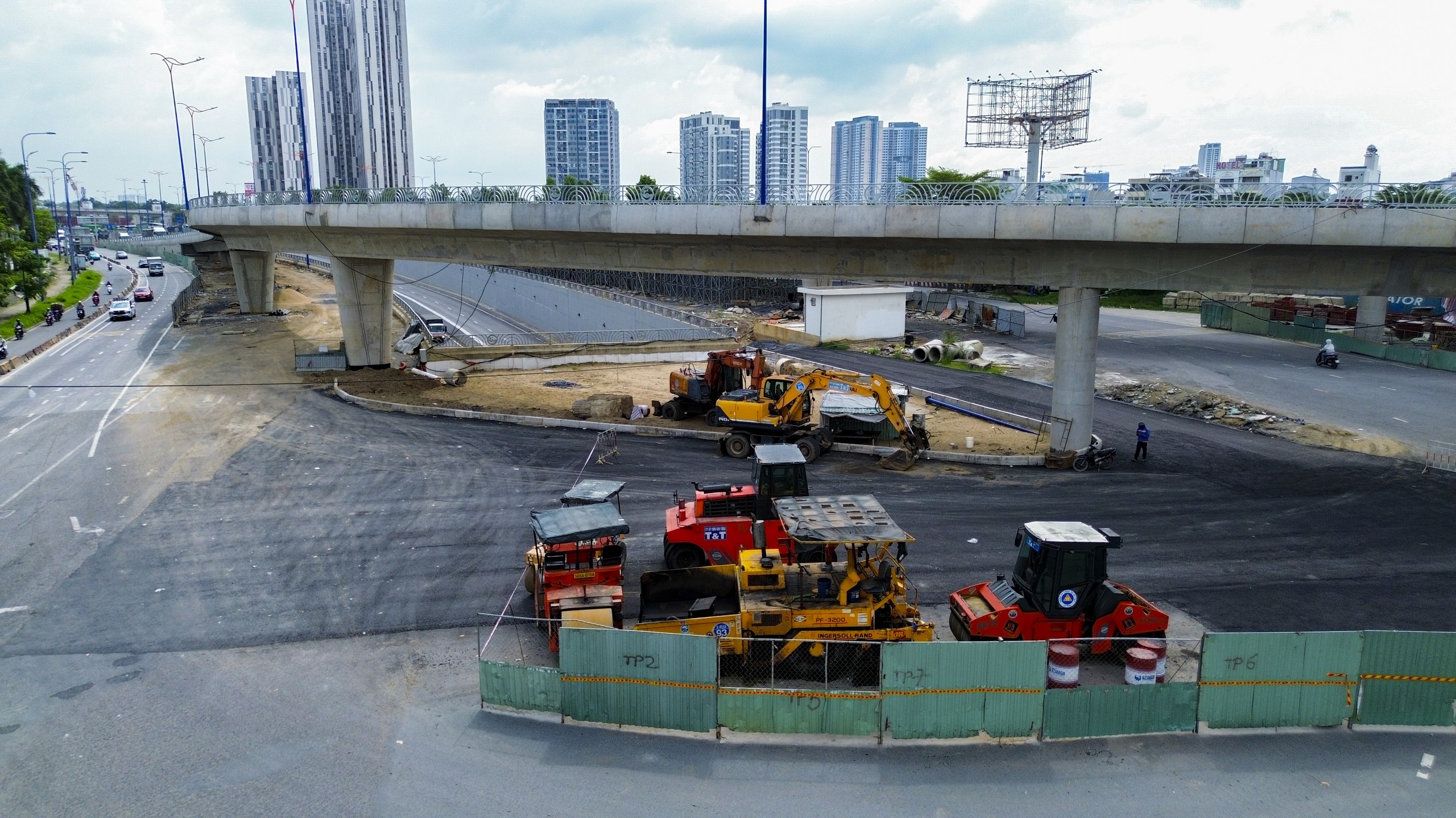 Tiếp tục lùi tiến độ đến quý III/2027, dự án nút giao An Phú hiện thi công ra sao? - Ảnh 10.