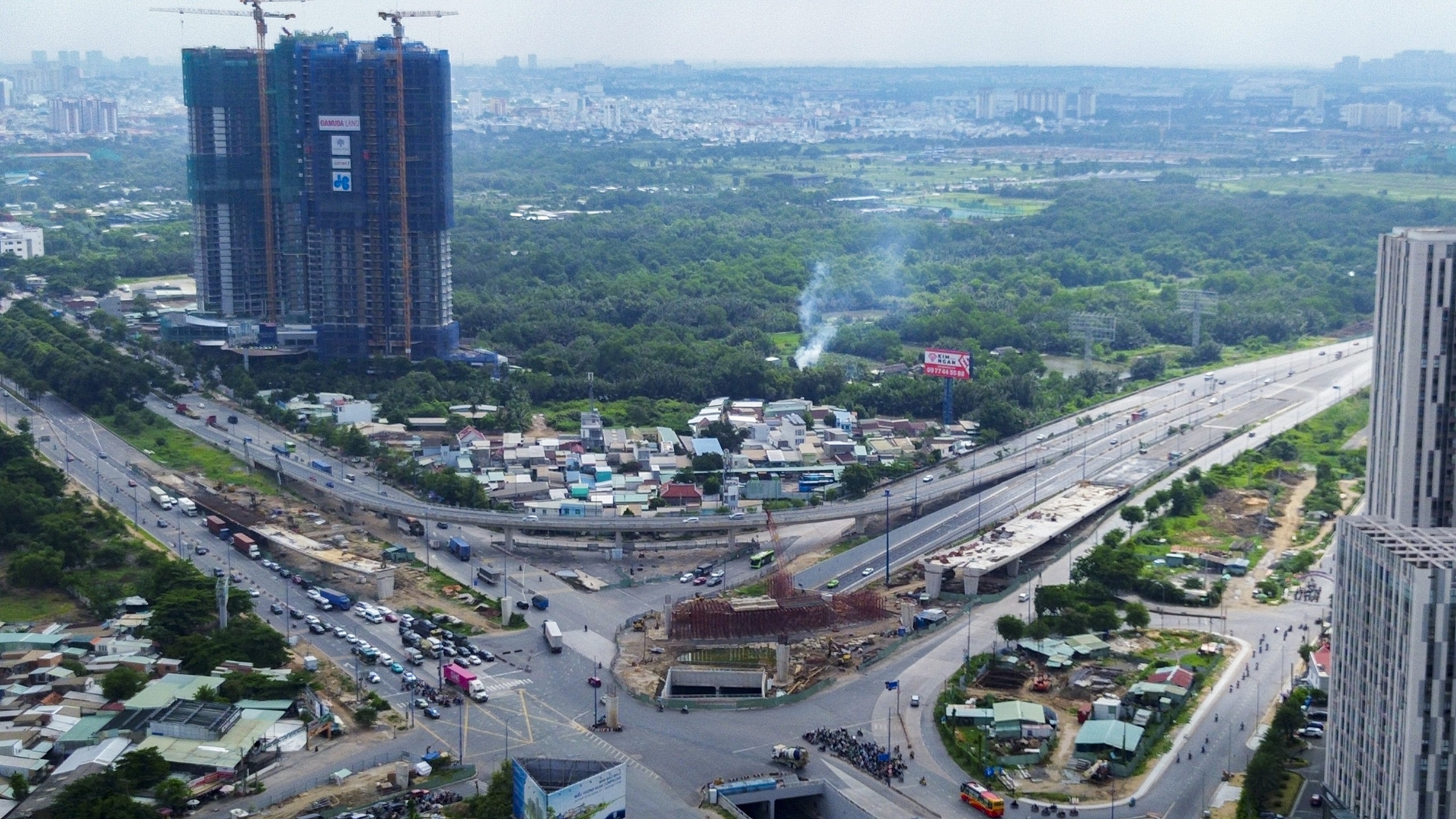 Tiếp tục lùi tiến độ đến quý III/2027, dự án nút giao An Phú hiện thi công ra sao? - Ảnh 7.