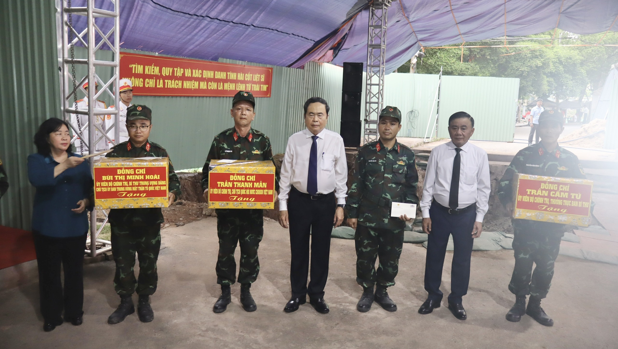 L&atilde;nh đạo Đảng, Nh&agrave; nước d&acirc;ng hương tri &acirc;n c&aacute;c Anh h&ugrave;ng liệt sĩ tại C&ocirc;ng vi&ecirc;n L&ecirc; Thị Ri&ecirc;ng - Ảnh 4.