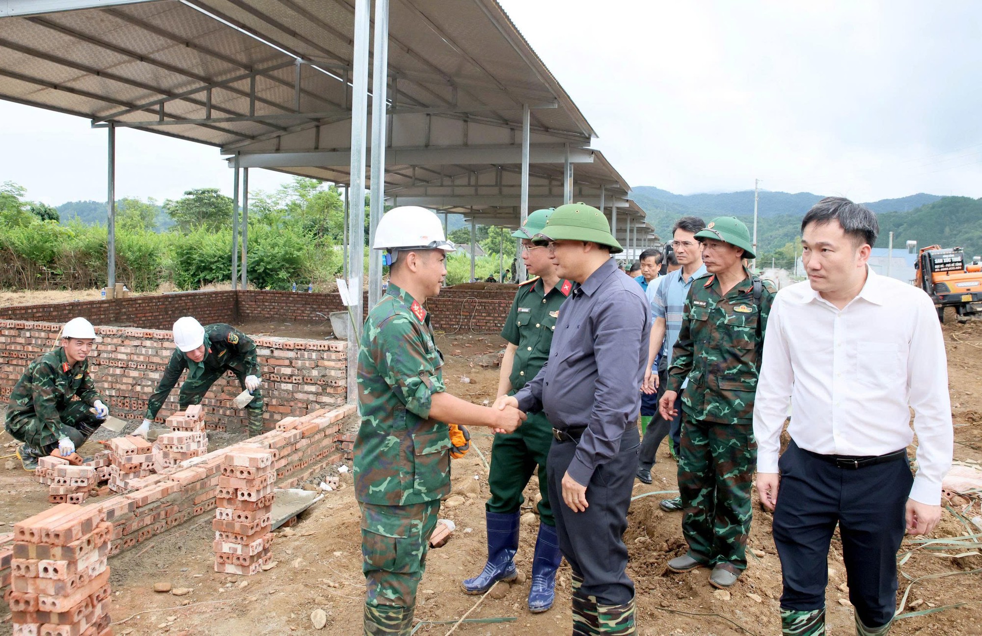 Lai Ch&acirc;u hỗ trợ người d&acirc;n t&aacute;i định cư sau lũ qu&eacute;t năm 2023 - Ảnh 1.