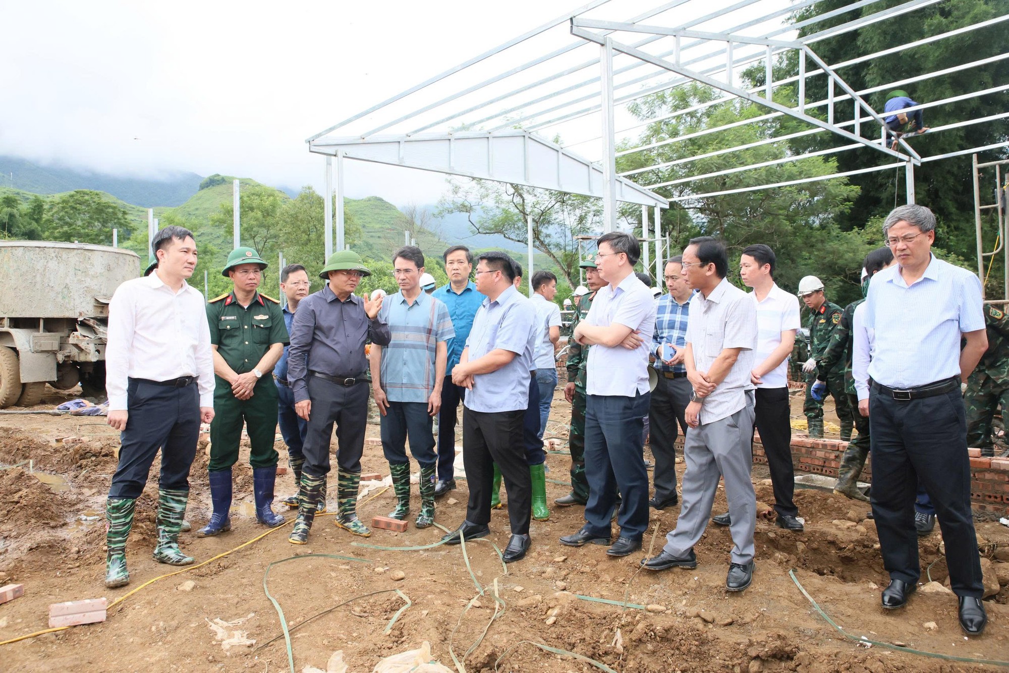 Lai Ch&acirc;u hỗ trợ người d&acirc;n t&aacute;i định cư sau lũ qu&eacute;t năm 2023 - Ảnh 2.