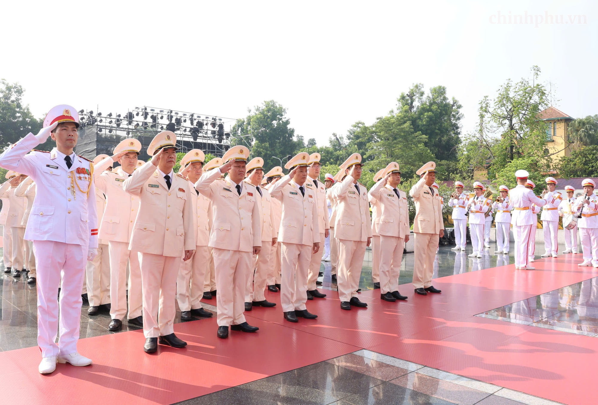 L&atilde;nh đạo Đảng, Nh&agrave; nước tưởng niệm c&aacute;c Anh h&ugrave;ng liệt sĩ v&agrave; viếng Chủ tịch Hồ Ch&iacute; Minh - Ảnh 5.