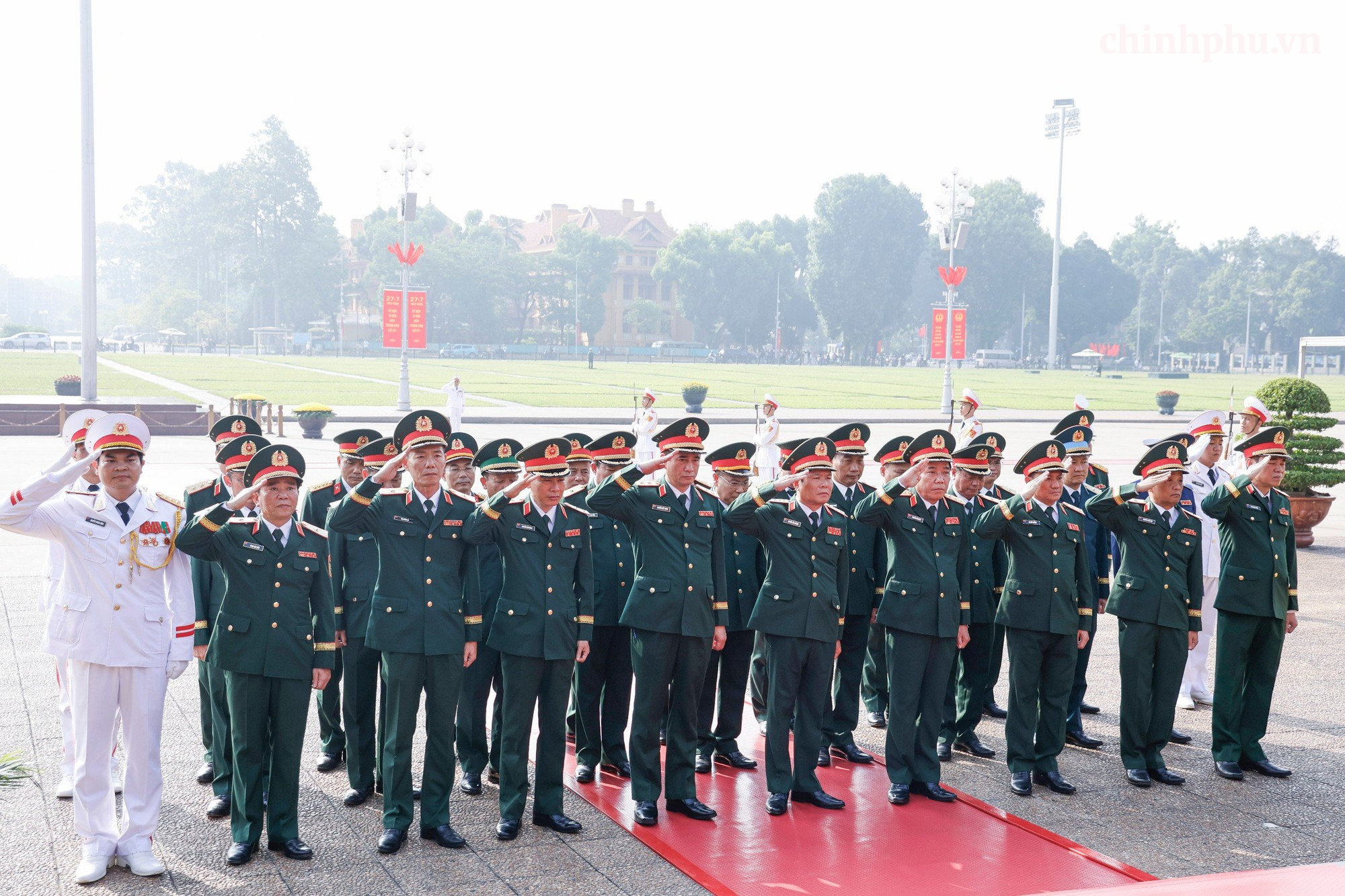 L&atilde;nh đạo Đảng, Nh&agrave; nước tưởng niệm c&aacute;c Anh h&ugrave;ng liệt sĩ v&agrave; viếng Chủ tịch Hồ Ch&iacute; Minh - Ảnh 8.