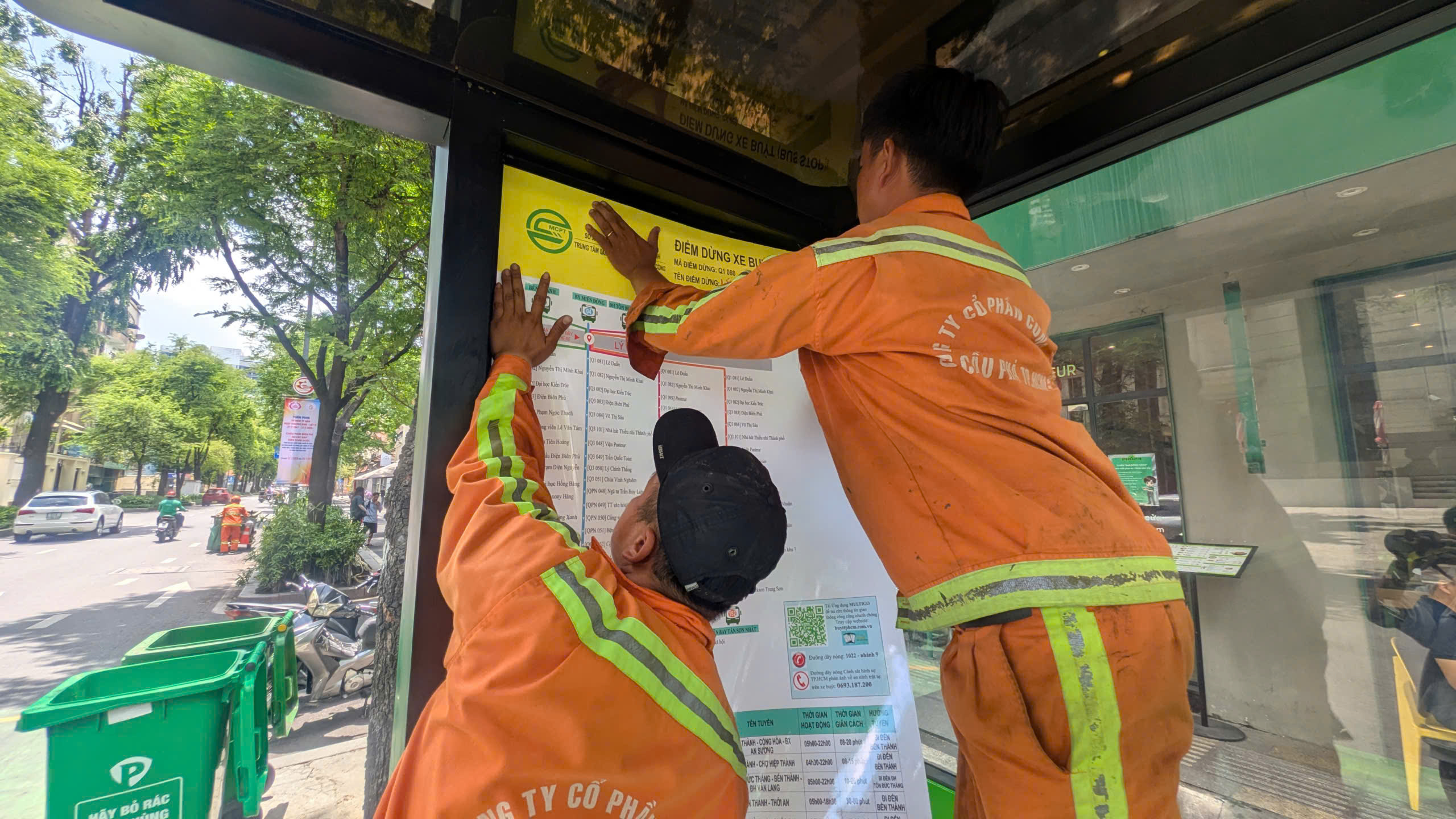 TP.HCM lắp đặt nh&agrave; chờ xe bu&yacute;t thế hệ mới, t&iacute;ch hợp nhiều tiện &iacute;ch th&ocirc;ng minh - Ảnh 2.
