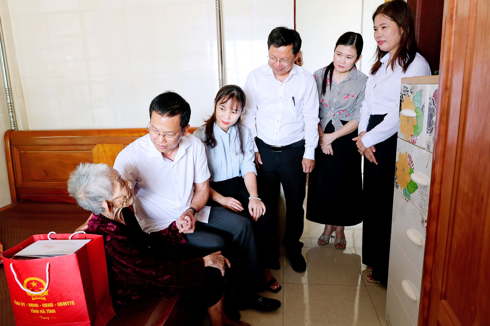 Tri &acirc;n người c&oacute; c&ocirc;ng tại H&agrave; Tĩnh: Hoạt động &yacute; nghĩa trong năm 2026 - Ảnh 1.