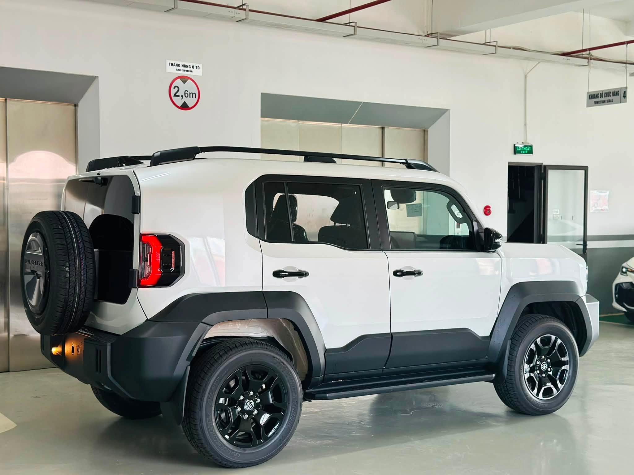 Gi&aacute; xe Land Cruiser FJ 2026 chưa tới 1 , 2 tỷ đồng , giao xe ngay th&aacute;ng 7 - Ảnh 2.
