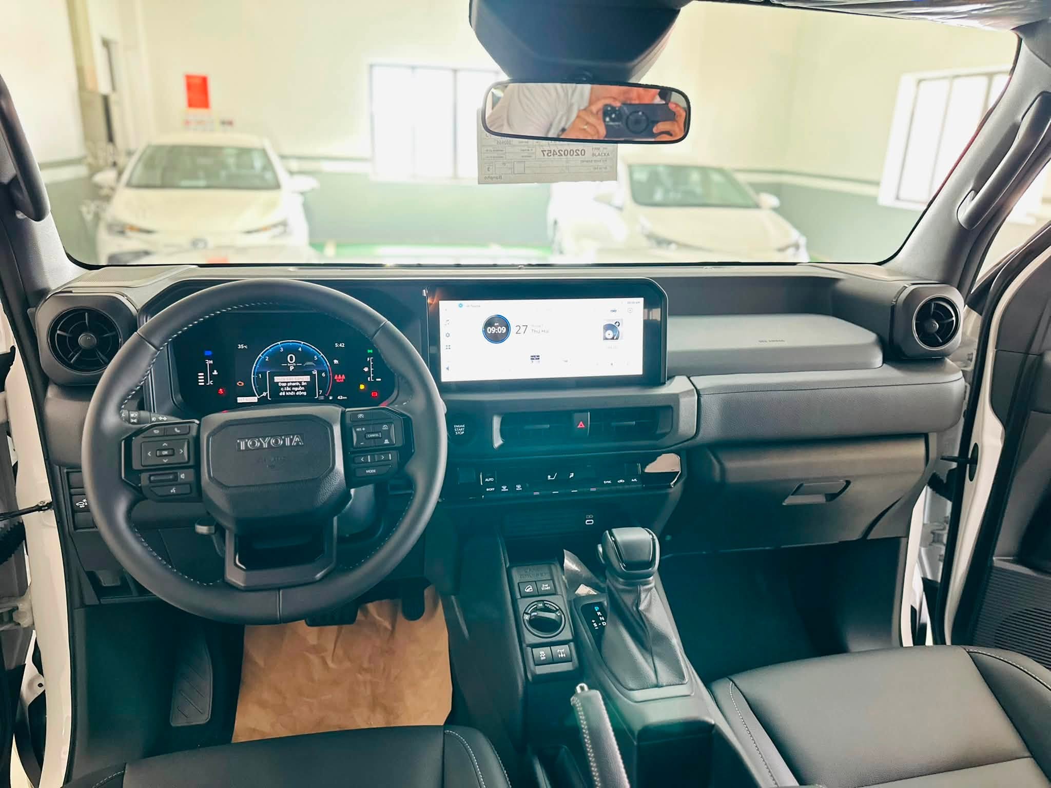 Gi&aacute; xe Land Cruiser FJ 2026 chưa tới 1 , 2 tỷ đồng , giao xe ngay th&aacute;ng 7 - Ảnh 4.