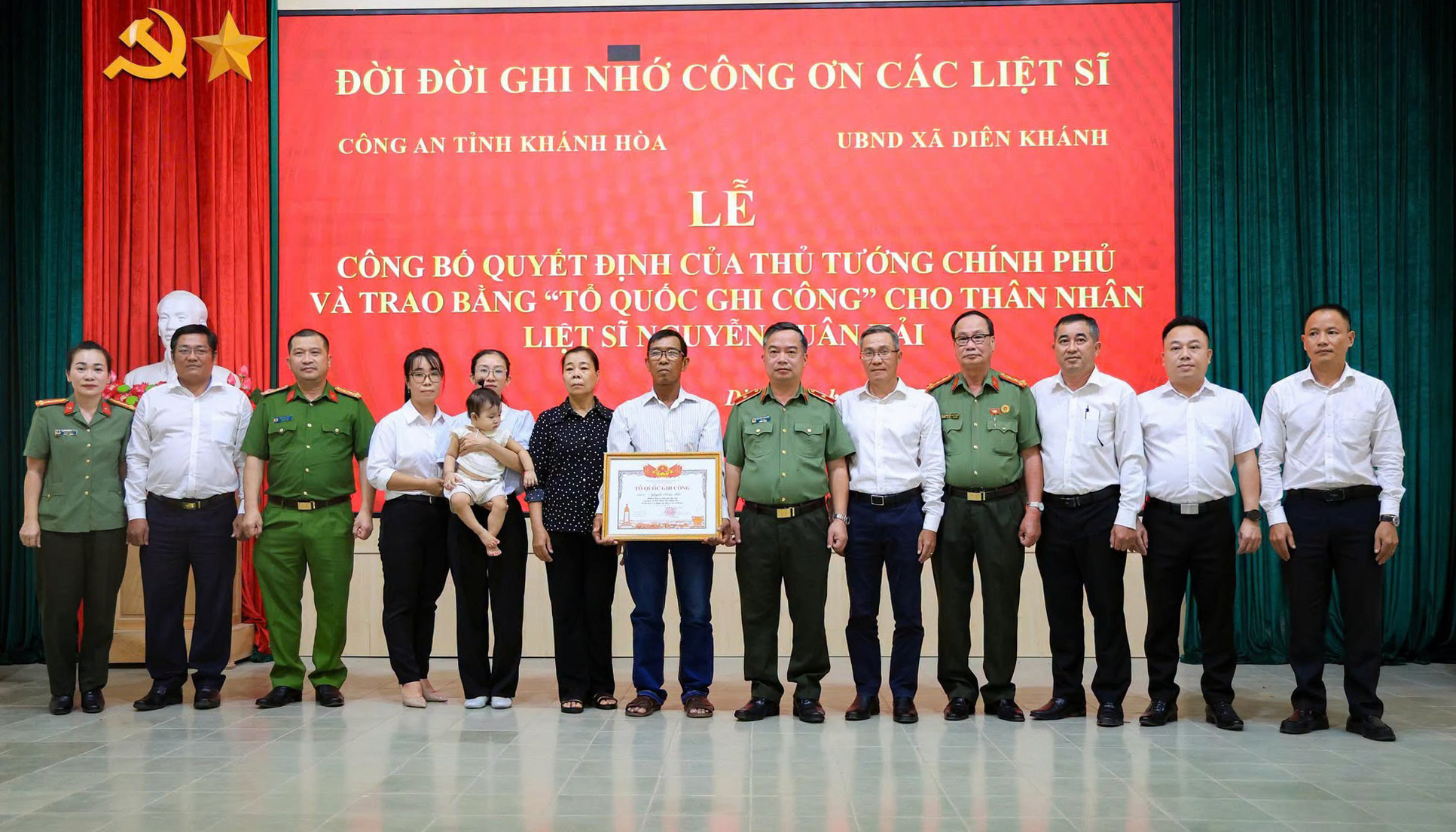 Trao Bằng "Tổ quốc ghi c&ocirc;ng" cho th&acirc;n nh&acirc;n thiếu t&aacute; C&ocirc;ng an hi sinh khi truy qu&eacute;t c&aacute;t tặc - Ảnh 3.