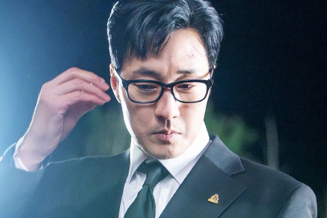 So Ji Sub chi tiền tỷ mua v&agrave;ng tặng &ecirc; k&iacute;p phim "Agent Kim reactivated" - Ảnh 3.