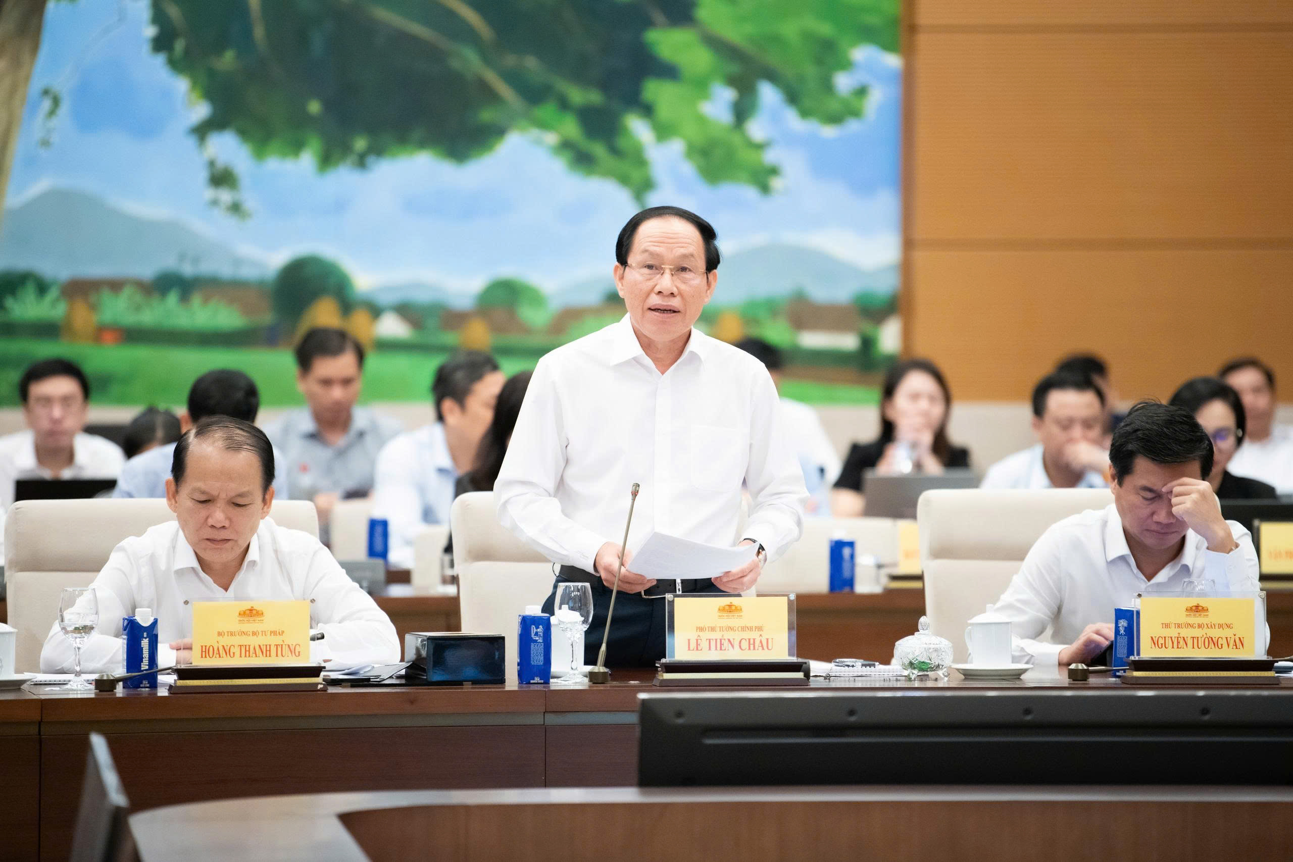 X&acirc;y dựng Luật để kiến tạo khu&ocirc;n khổ ph&aacute;p l&yacute; đủ tầm dẫn dắt ph&aacute;t triển đ&ocirc; thị nhiều năm tới - Ảnh 16.
