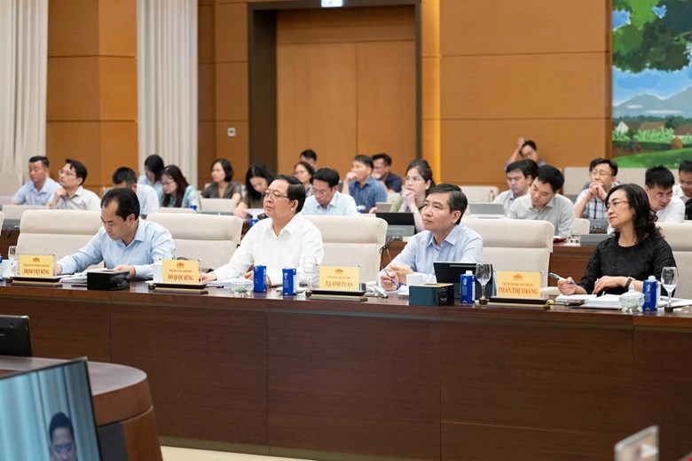Ủy ban Thường vụ Quốc hội cho &yacute; kiến về định hướng sửa đổi Luật Đất đai năm 2024 - Ảnh 8.