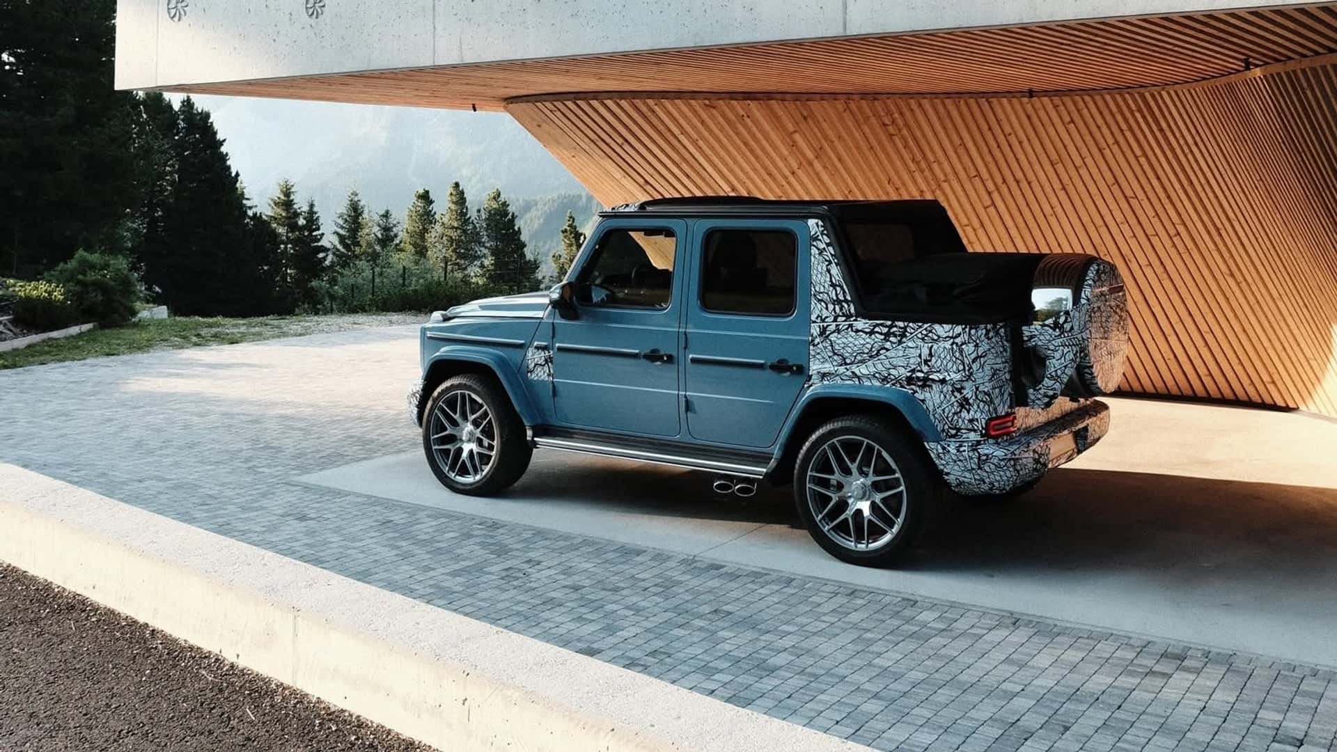 Mercedes-AMG G63 mui trần lộ diện trước ngày ra mắt - Ảnh 2.