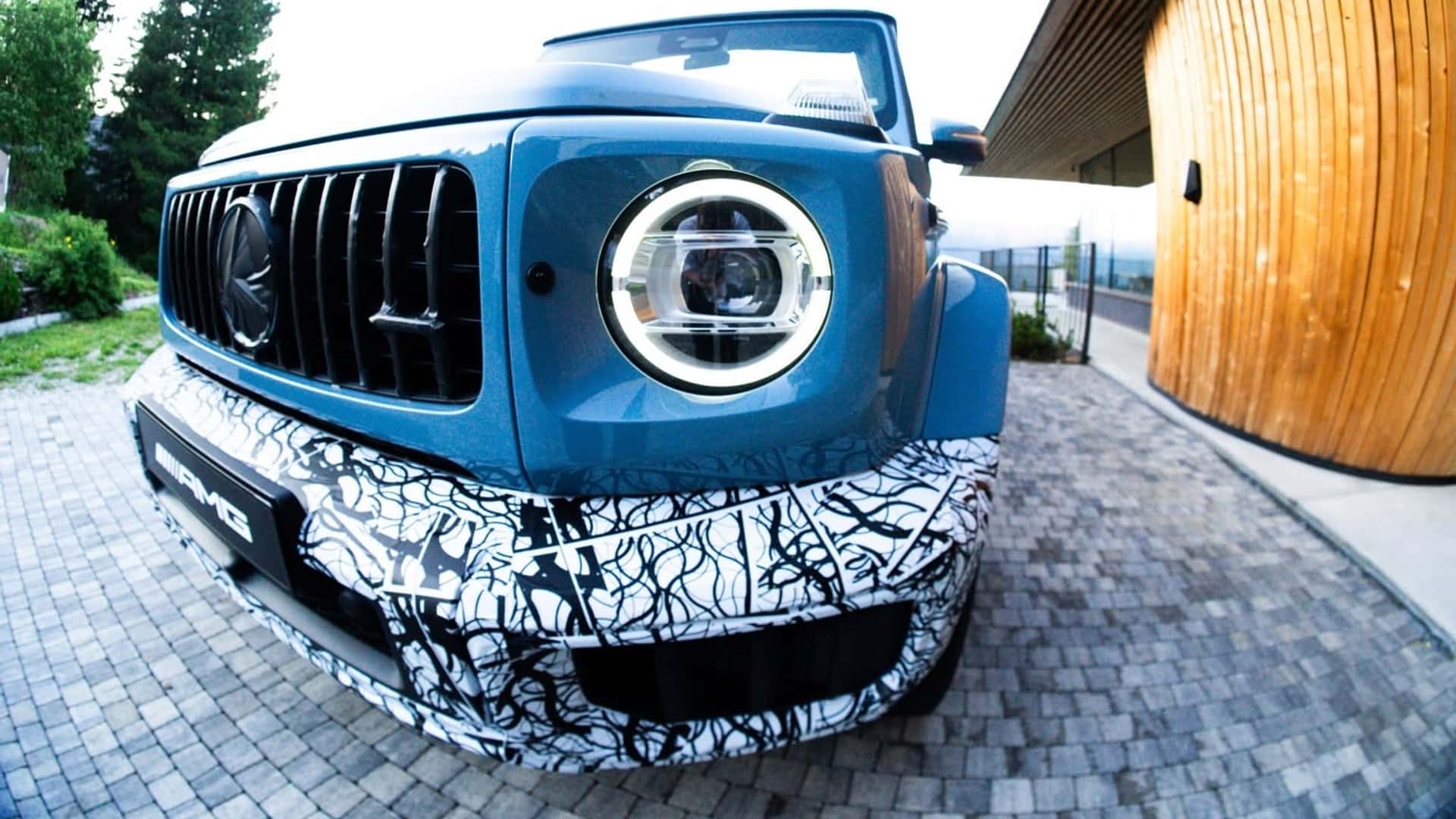 Mercedes-AMG G63 mui trần lộ diện trước ngày ra mắt - Ảnh 3.