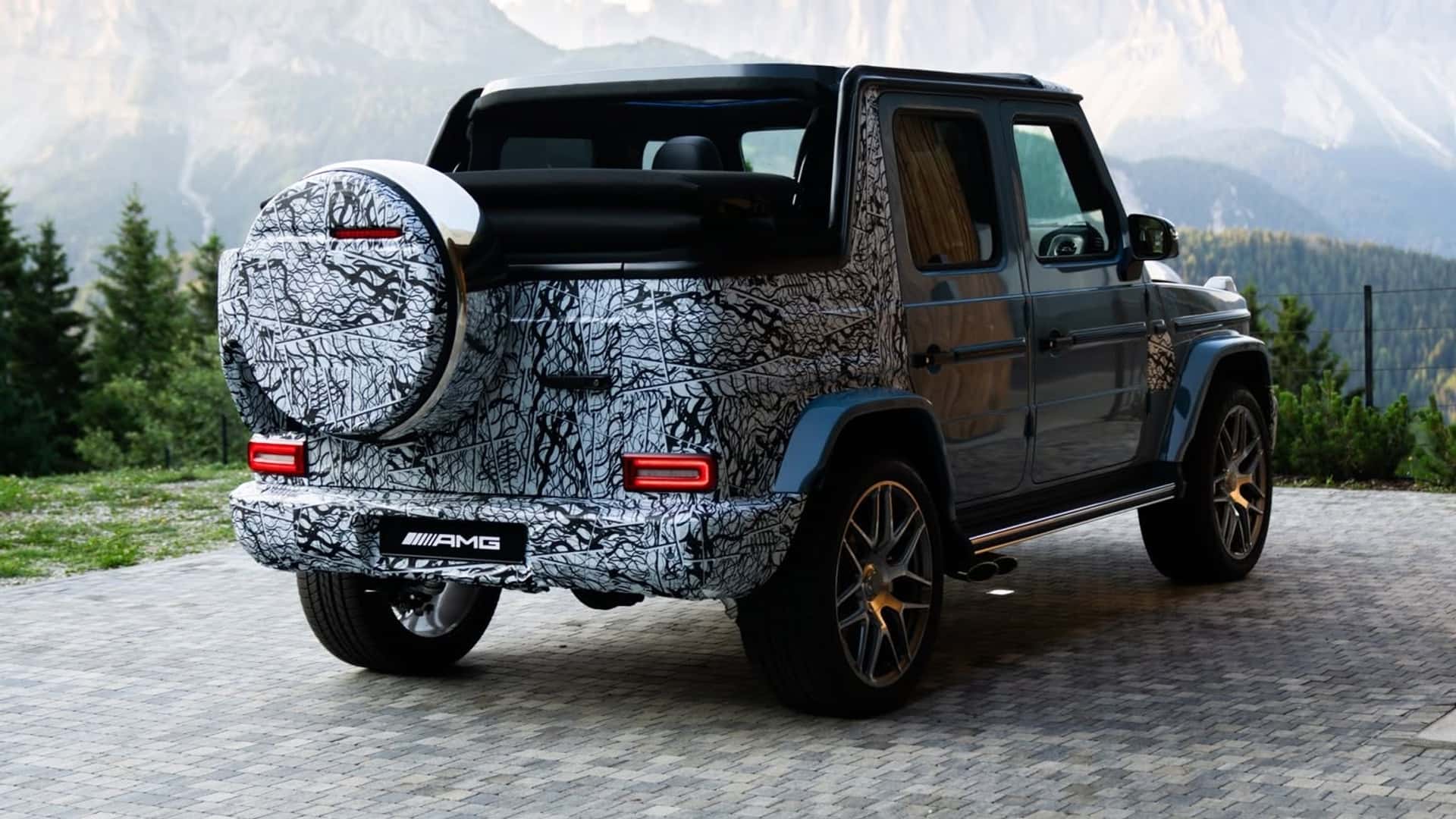 Mercedes-AMG G63 mui trần lộ diện trước ngày ra mắt - Ảnh 1.
