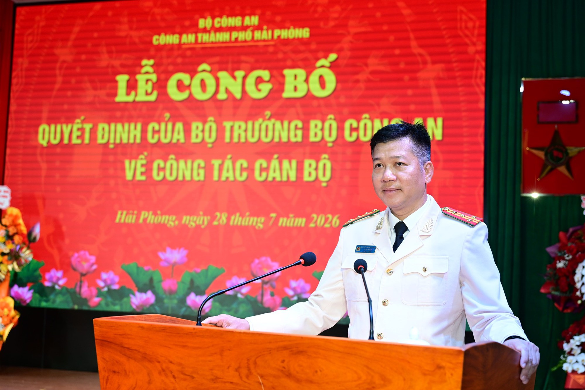 T&acirc;n Ph&oacute; Gi&aacute;m đốc C&ocirc;ng an Hải Ph&ograve;ng được biệt ph&aacute;i đến Văn ph&ograve;ng Th&agrave;nh ủy  - Ảnh 1.