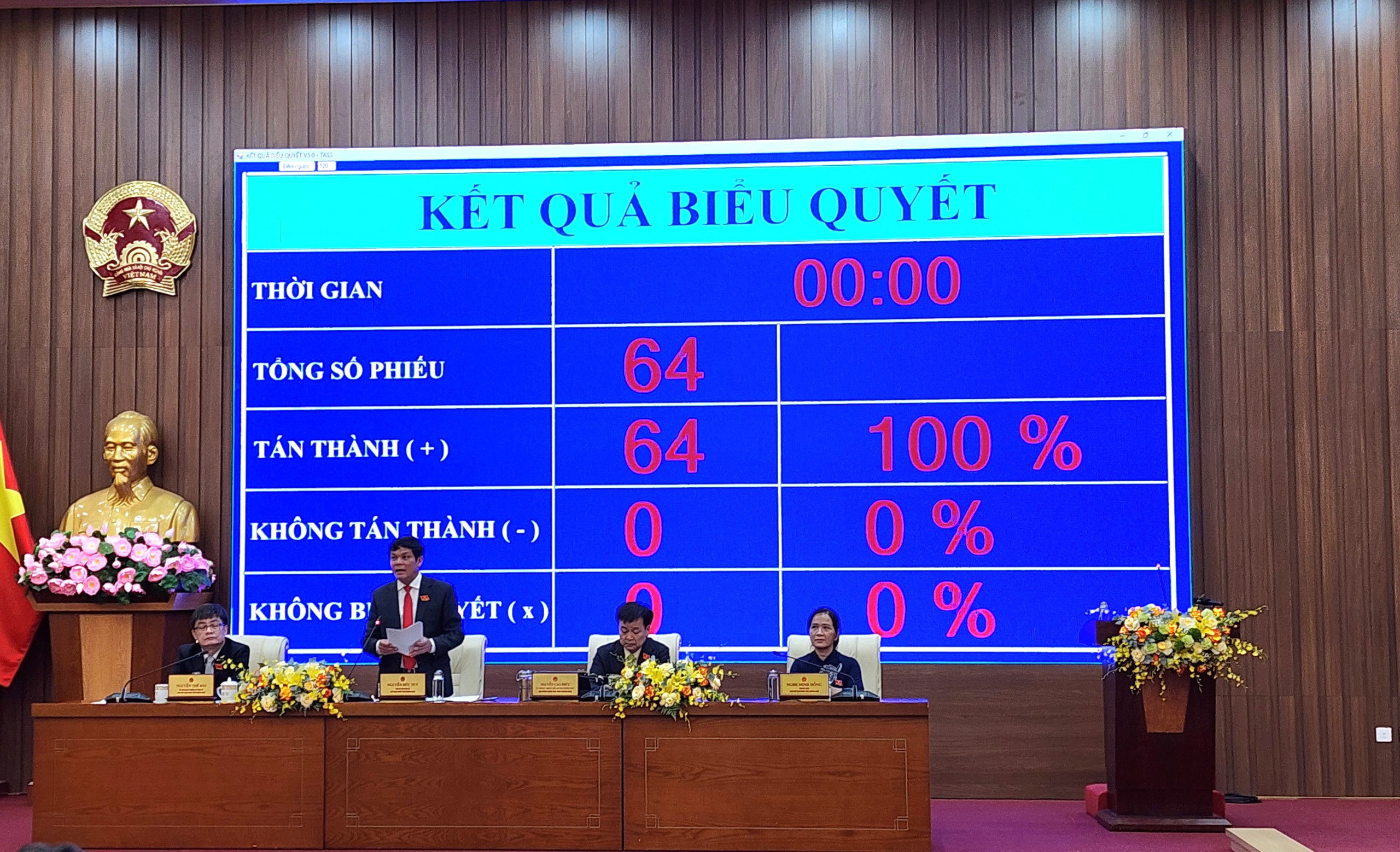 T&acirc;n Chủ tịch UBND tỉnh Quảng Ng&atilde;i: Kiến tạo động lực ph&aacute;t triển từ hạ tầng giao th&ocirc;ng - Ảnh 5.