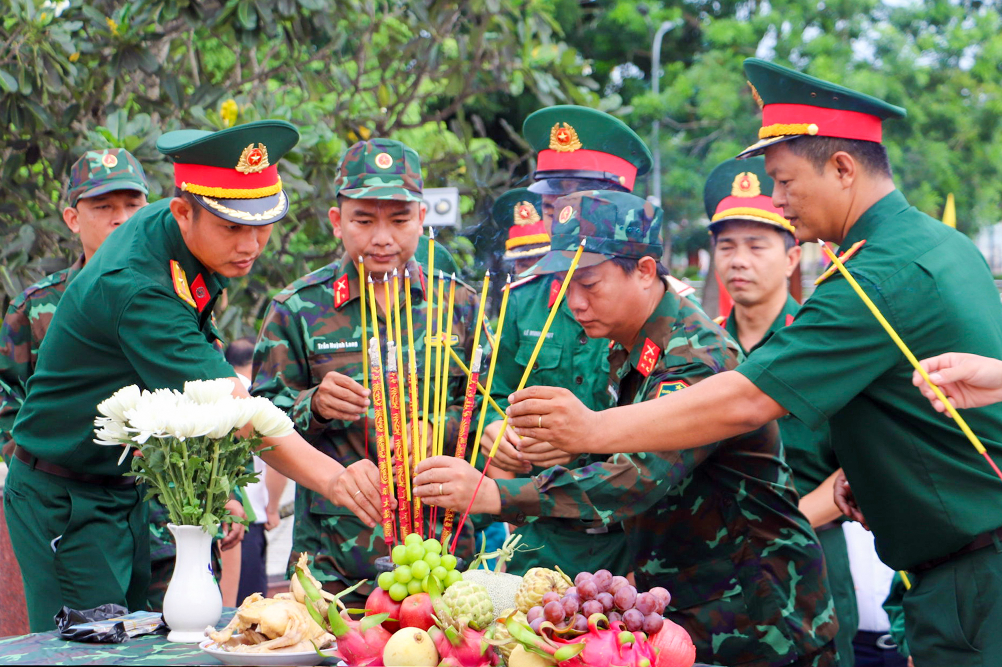 Vĩnh Long: Lấy mẫu ADN t&igrave;m lại t&ecirc;n cho 126 liệt sĩ ở Nghĩa trang B&igrave;nh Minh - Ảnh 2.