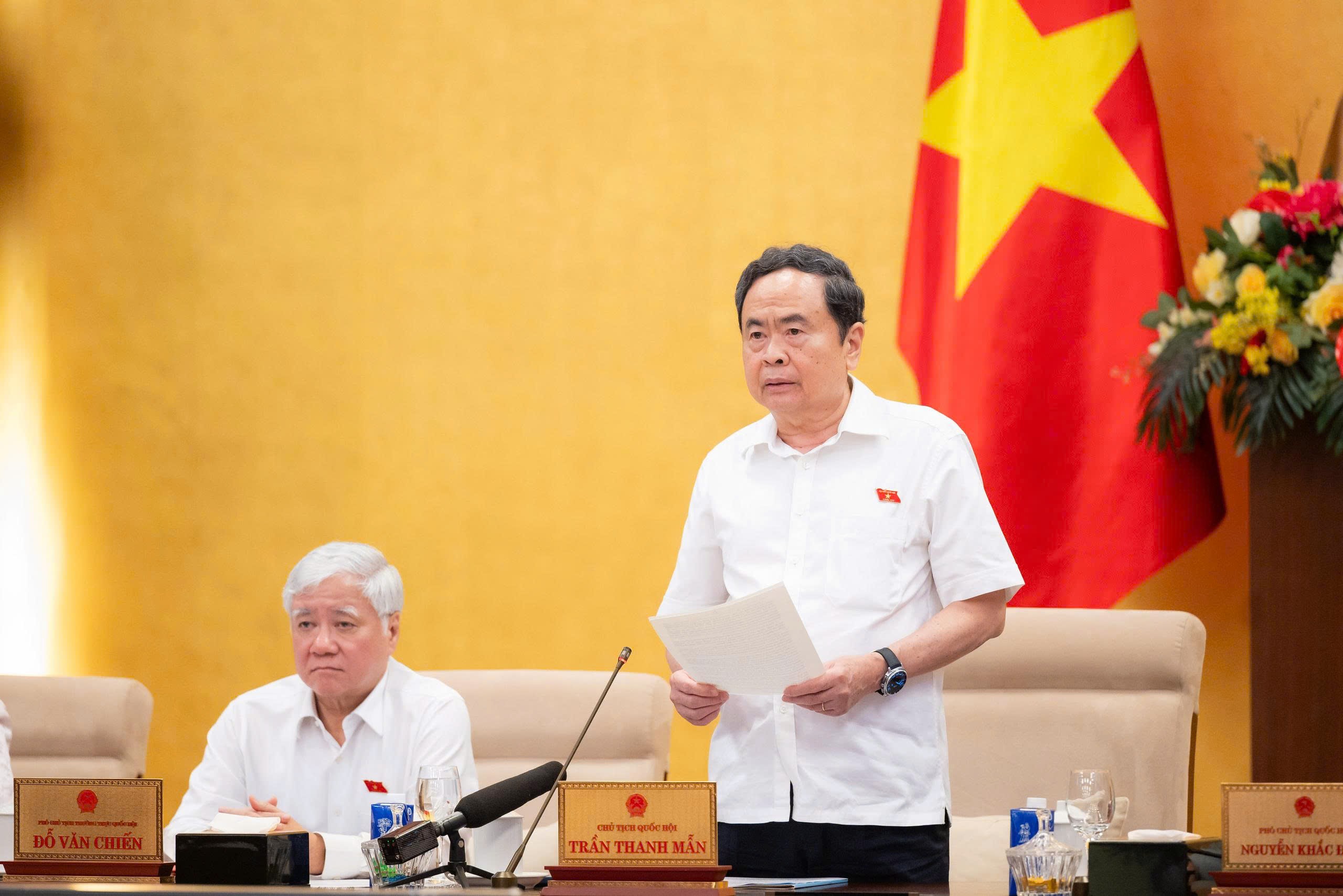 Chủ tịch Quốc hội: Kh&ocirc;ng coi tr&igrave;nh xong hồ sơ l&agrave; ho&agrave;n th&agrave;nh nhiệm vụ, mỗi lần tiếp thu, chỉnh l&yacute; phải l&agrave;m dự thảo r&otilde; hơn, khả thi hơn - Ảnh 3.