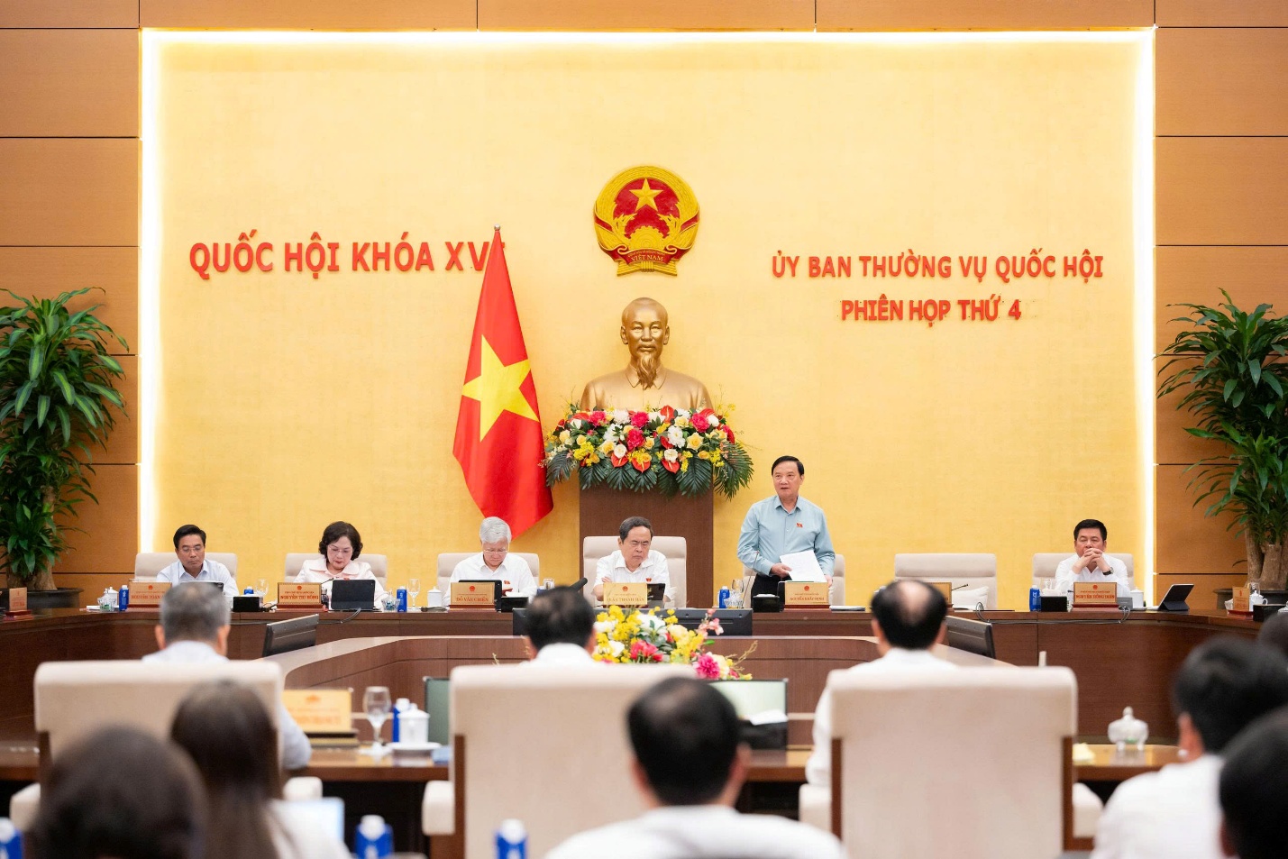 Ủy ban Thường vụ Quốc hội cho ý kiến về chính sách sửa đổi Luật Nhà ở năm 2023 - Ảnh 2.