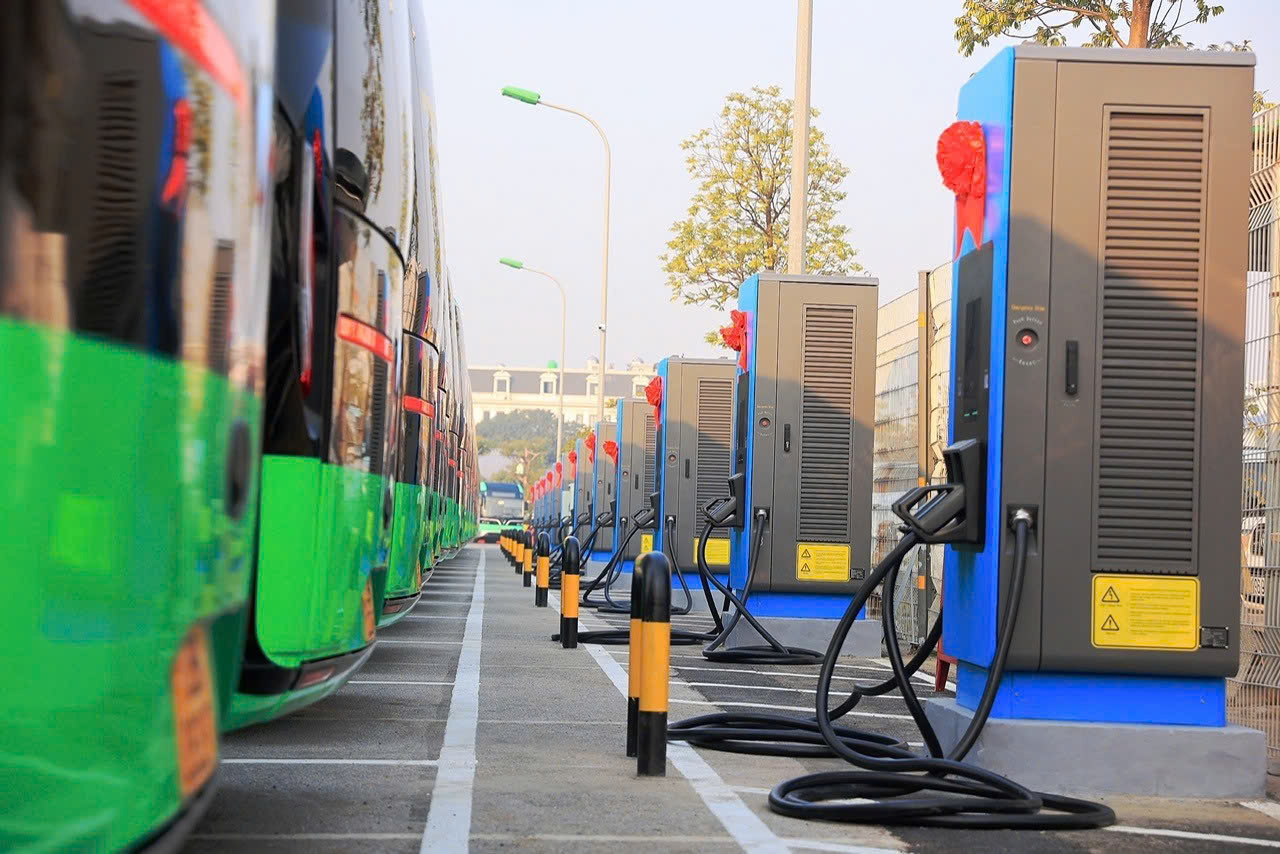 H&agrave; Nội xanh h&oacute;a xe bu&yacute;t đi đầu cả nước nhờ cơ chế đặc th&ugrave; v&agrave; Luật Thủ đ&ocirc; - Ảnh 2.