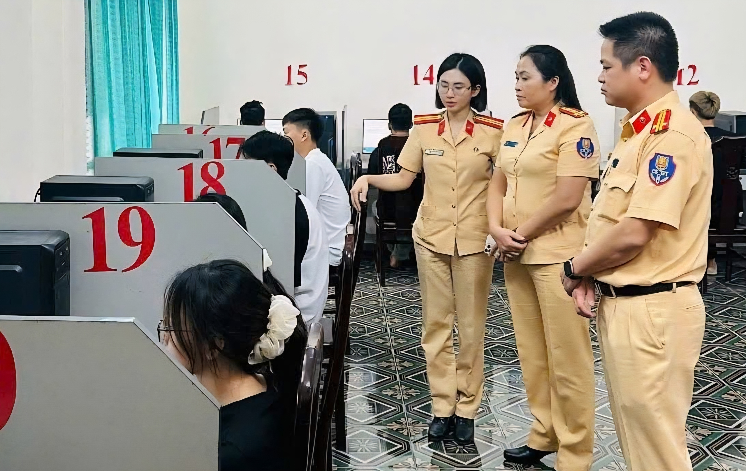 Ninh B&igrave;nh: S&aacute;ng kiến cấp giấy ph&eacute;p l&aacute;i xe sau 2 giờ được thể chế h&oacute;a - Ảnh 2.