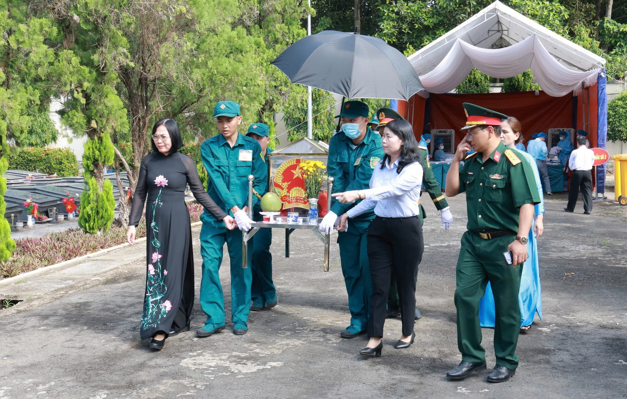Những kỷ vật trong l&ograve;ng đất mở hy vọng t&igrave;m lại t&ecirc;n cho c&aacute;c liệt sĩ v&ocirc; danh - Ảnh 2.