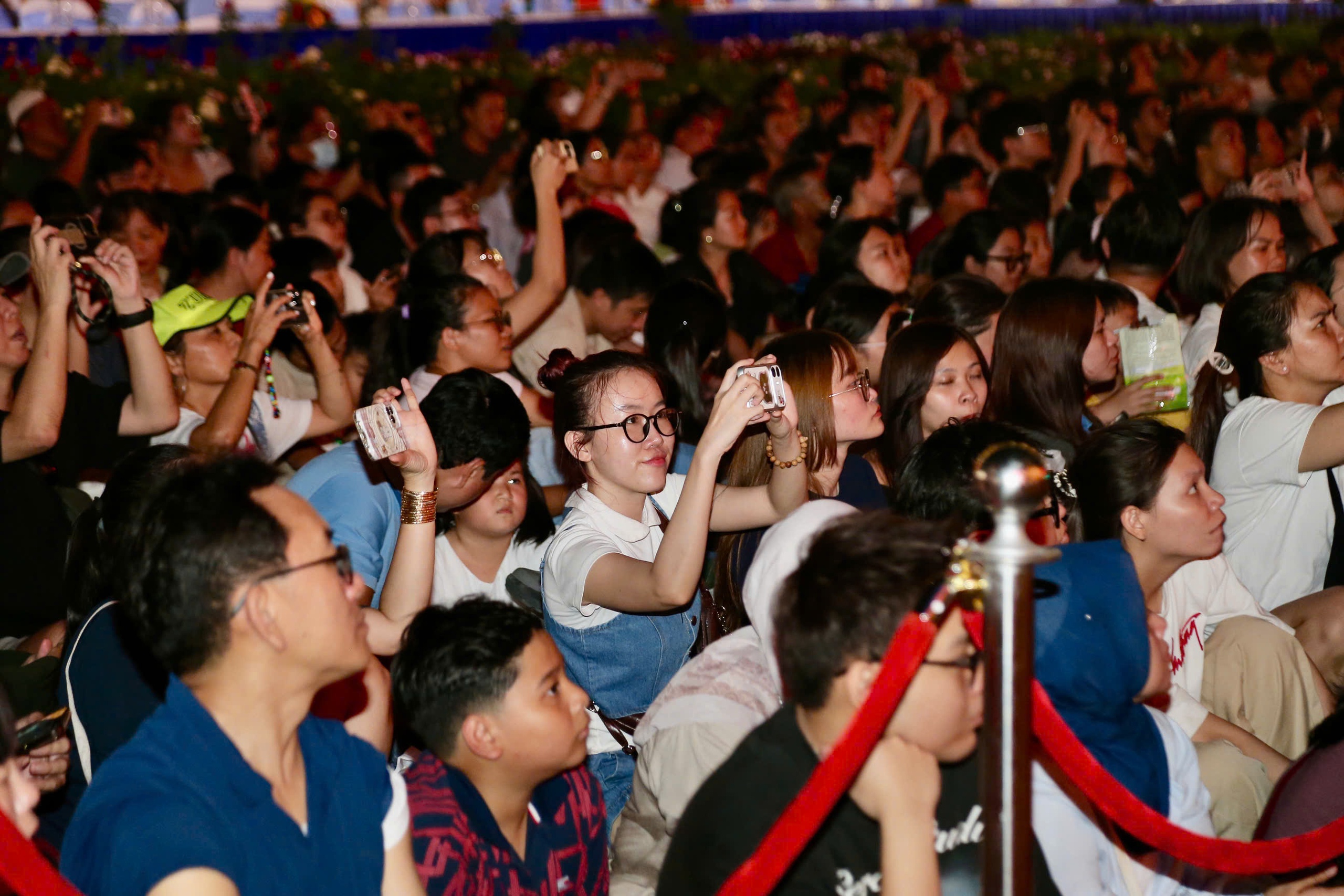 Ph&aacute;o hoa thắp s&aacute;ng bầu trời TP.HCM trong đ&ecirc;m kỷ niệm 50 năm Th&agrave;nh phố mang t&ecirc;n B&aacute;c - Ảnh 4.