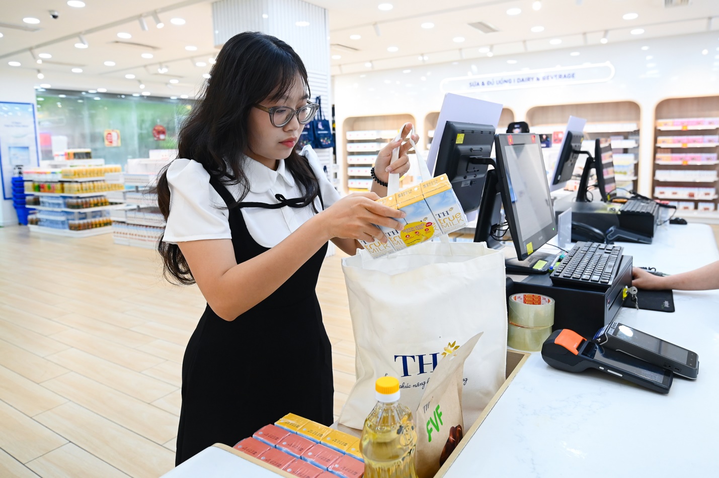 Lan tỏa th&oacute;i quen ti&ecirc;u d&ugrave;ng xanh tại hệ thống TH true mart - Ảnh 2.