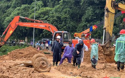 Quảng Ninh tạm dừng tàu du lịch, tàu rời bến để ứng phó bão số 1 - Ảnh 3.