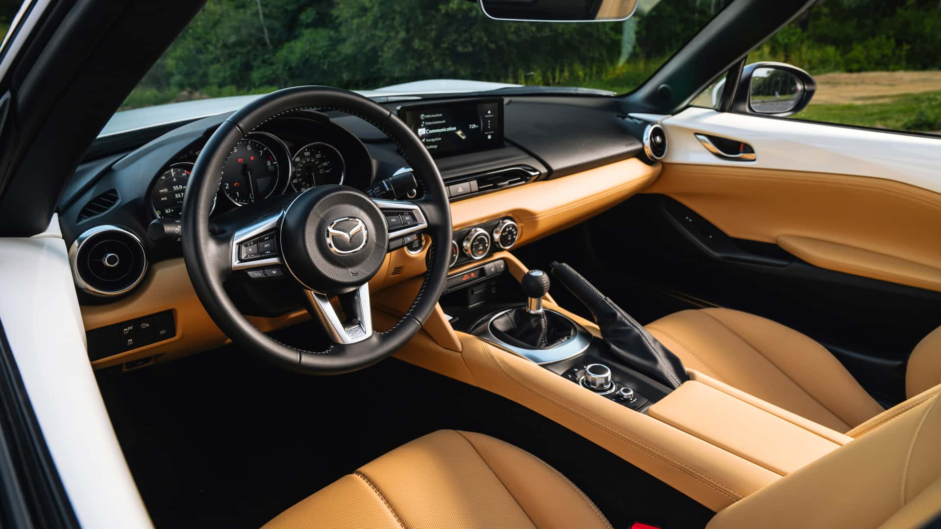 Mazda MX-5 tương lai sẵn sàng cho xe điện, nhưng chưa bỏ máy xăng - Ảnh 2.
