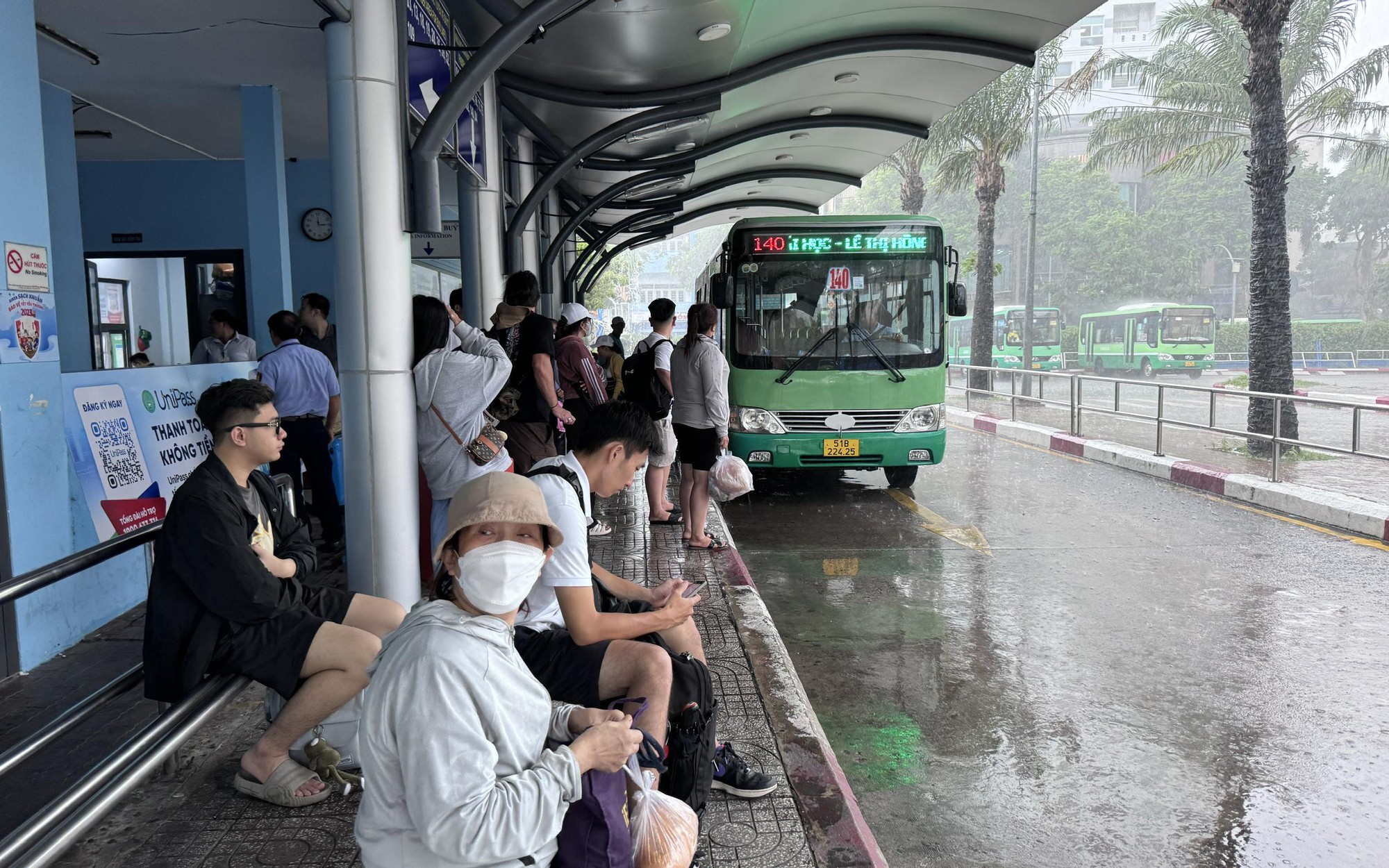 TP.HCM bốc thăm tri &acirc;n h&agrave;nh kh&aacute;ch đi xe bu&yacute;t, trao 80 phần qu&agrave; may mắn - Ảnh 5.