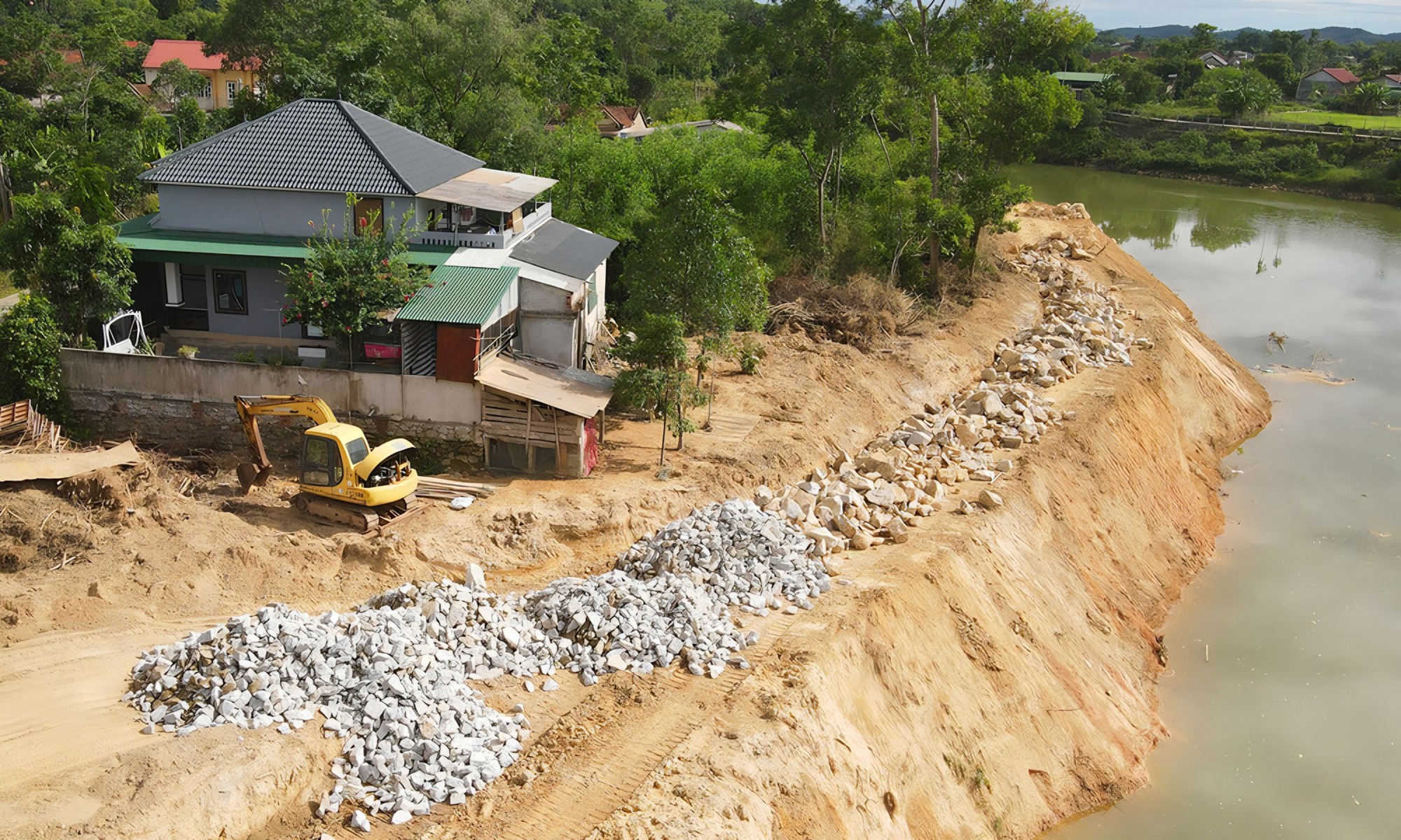 H&agrave; Tĩnh: Ưu ti&ecirc;n đầu tư hạ tầng ph&ograve;ng chống thi&ecirc;n tai để bảo vệ th&agrave;nh quả ph&aacute;t triển.  - Ảnh 3.