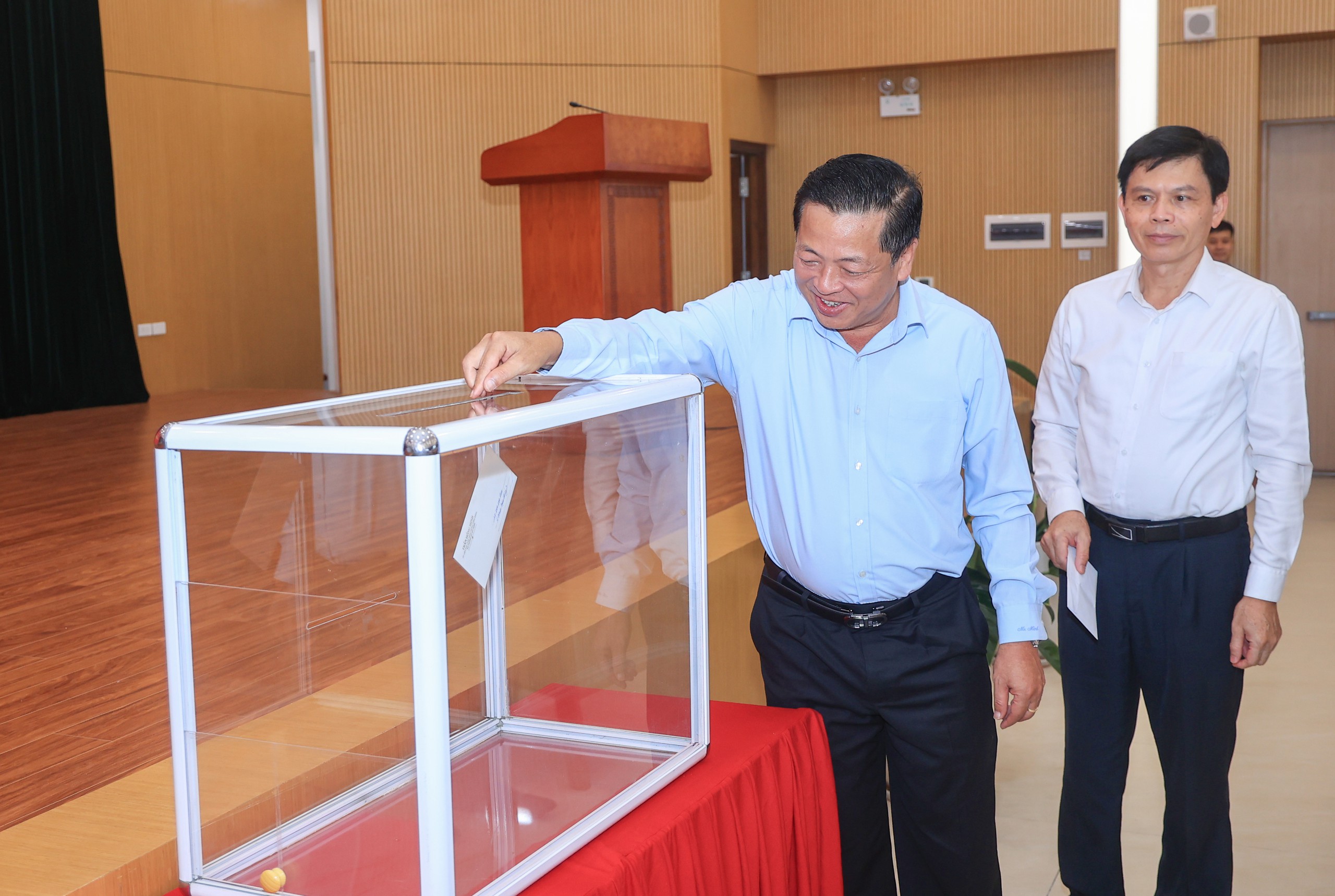 Bộ trưởng Trần Hồng Minh phát động phong trào "Đền ơn đáp nghĩa" trong toàn Ngành Xây dựng - Ảnh 2.