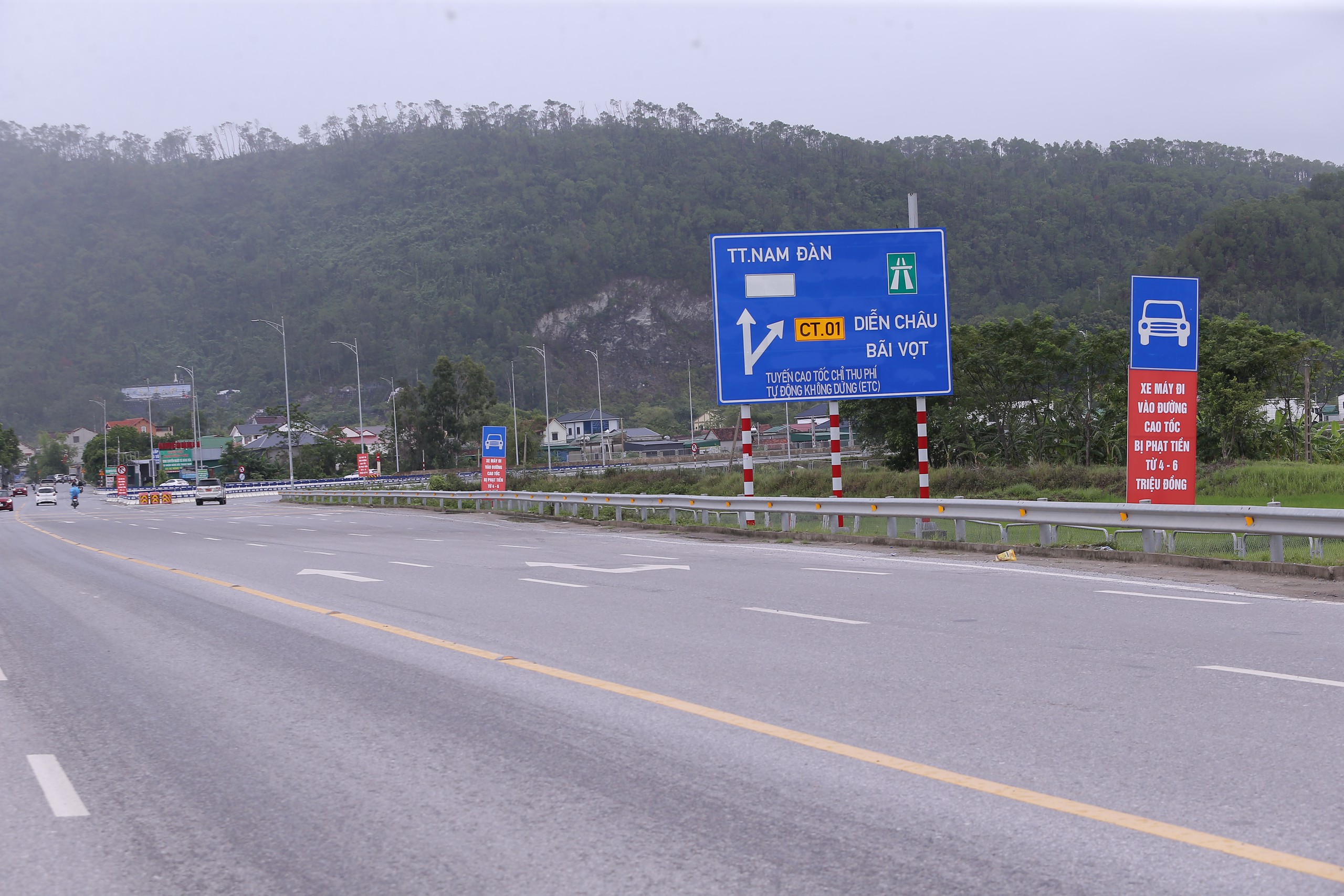 Camera AI ngăn xe m&aacute;y v&agrave;o cao tốc Diễn Ch&acirc;u - B&atilde;i Vọt - Ảnh 1.