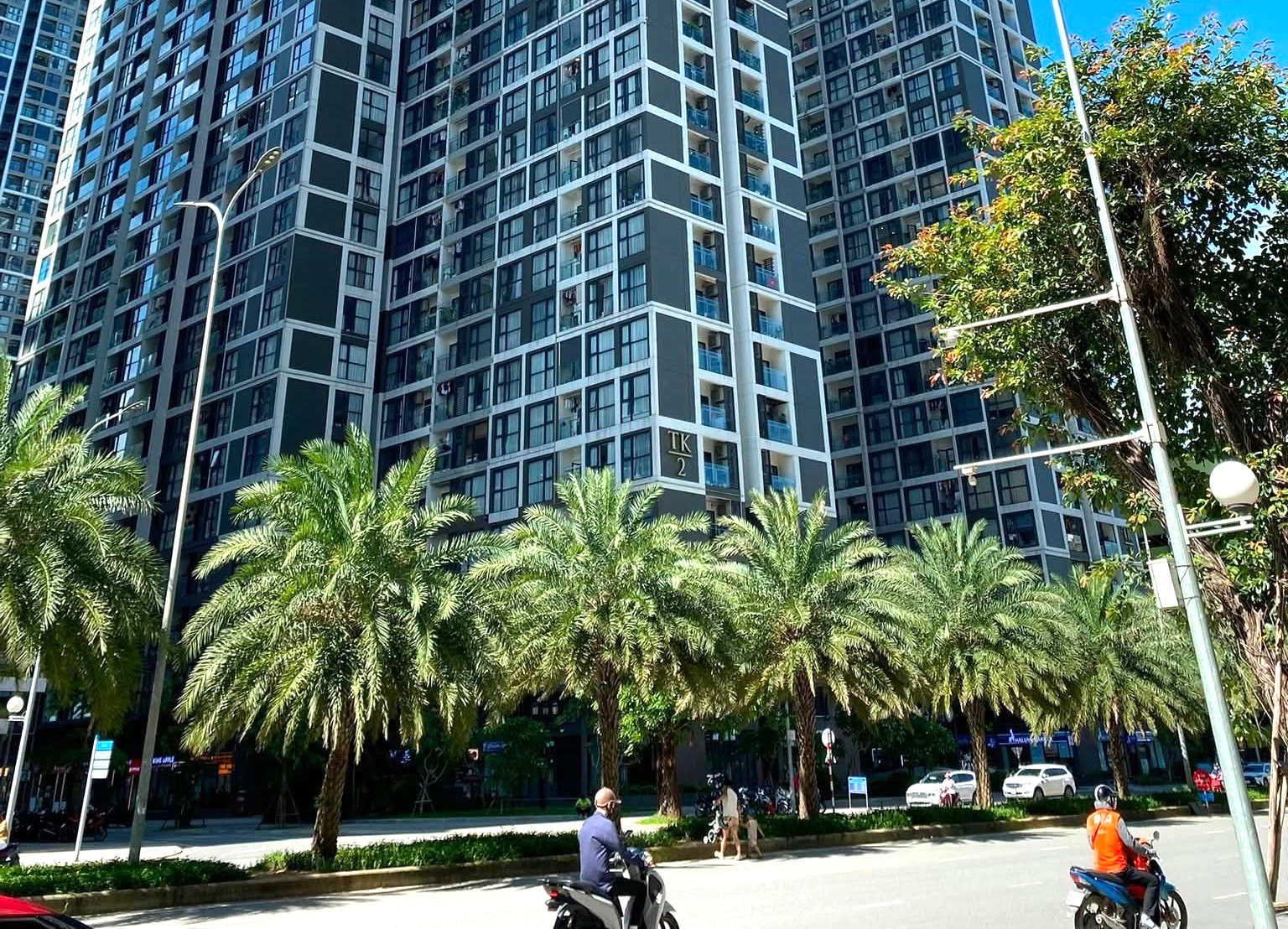 Gi&aacute; b&aacute;n chung cư tại H&agrave; Nội đi ngang, TP.HCM s&ocirc;i động tại c&aacute;c khu vực mở rộng - Ảnh 4.