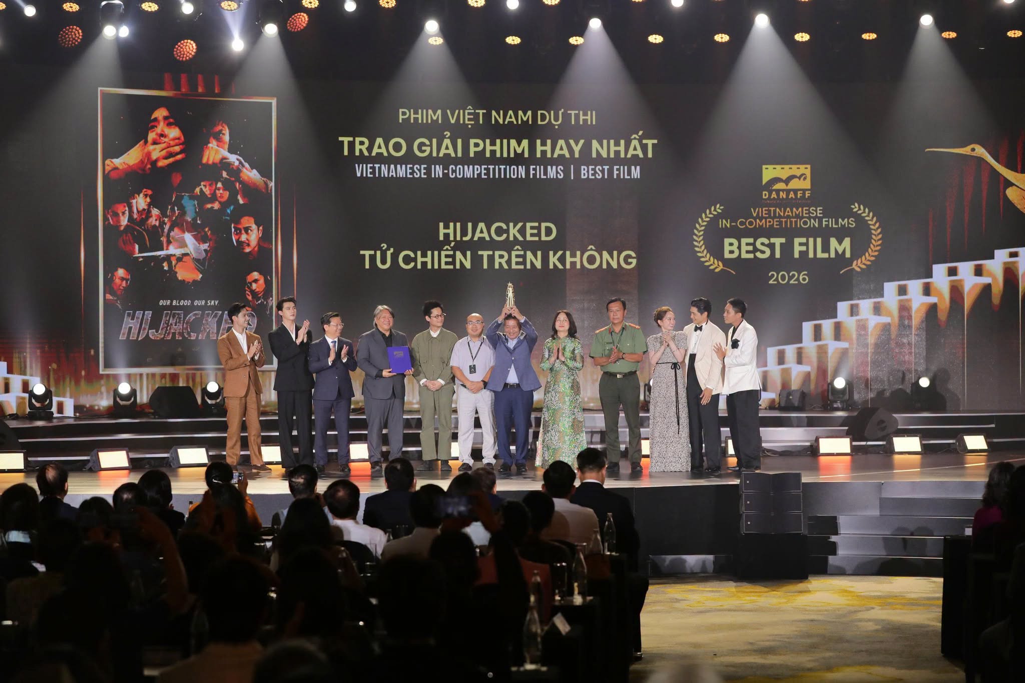 &ldquo;Tử chiến tr&ecirc;n kh&ocirc;ng&rdquo; nhận c&uacute; đ&uacute;p giải thưởng tại Li&ecirc;n hoan phim Ch&acirc;u &Aacute; Đ&agrave; Nẵng lần thứ IV - Ảnh 3.