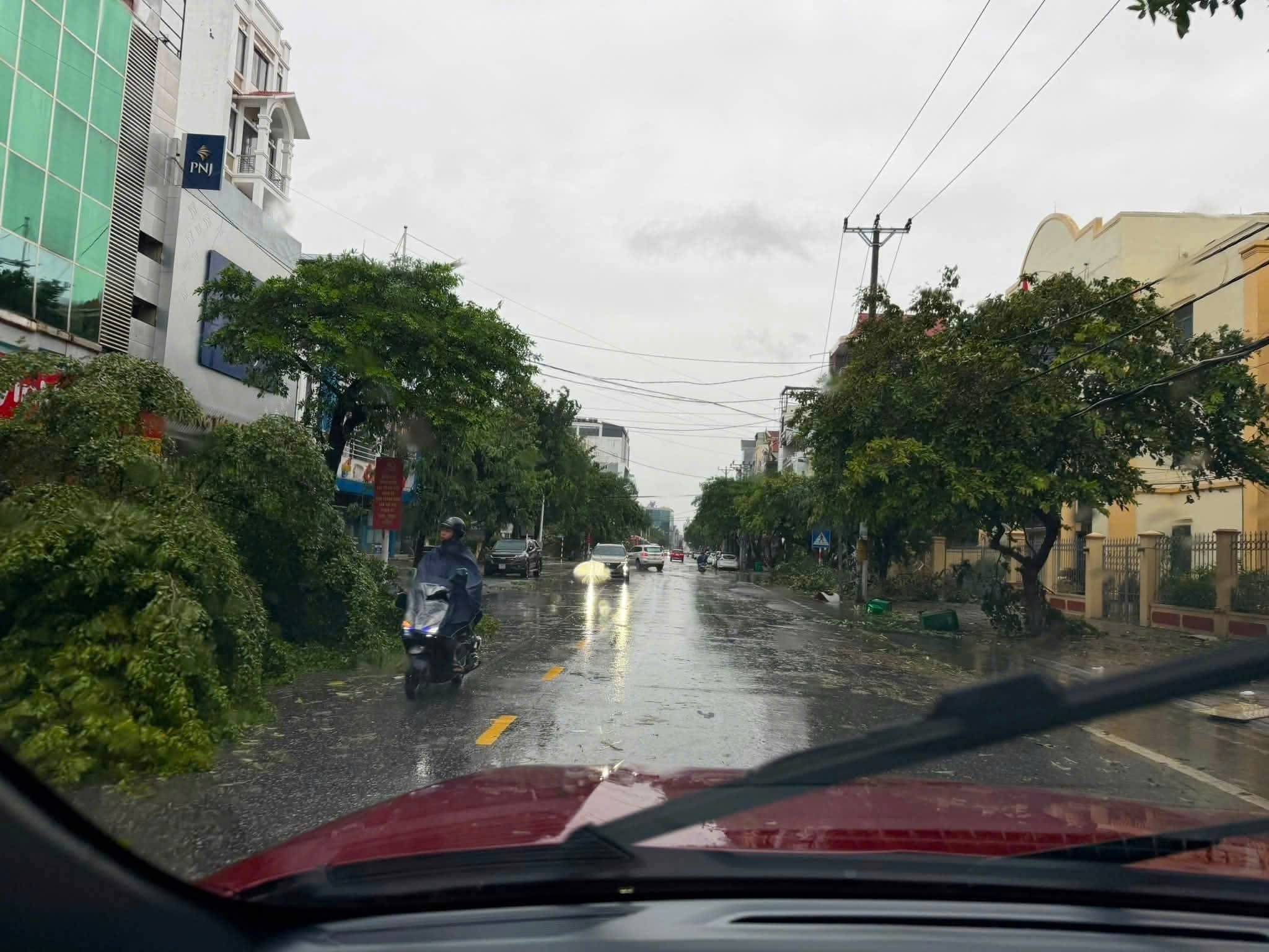 Quảng Ninh khẩn trương khắc phục hậu quả b&atilde;o số 1 - Ảnh 4.