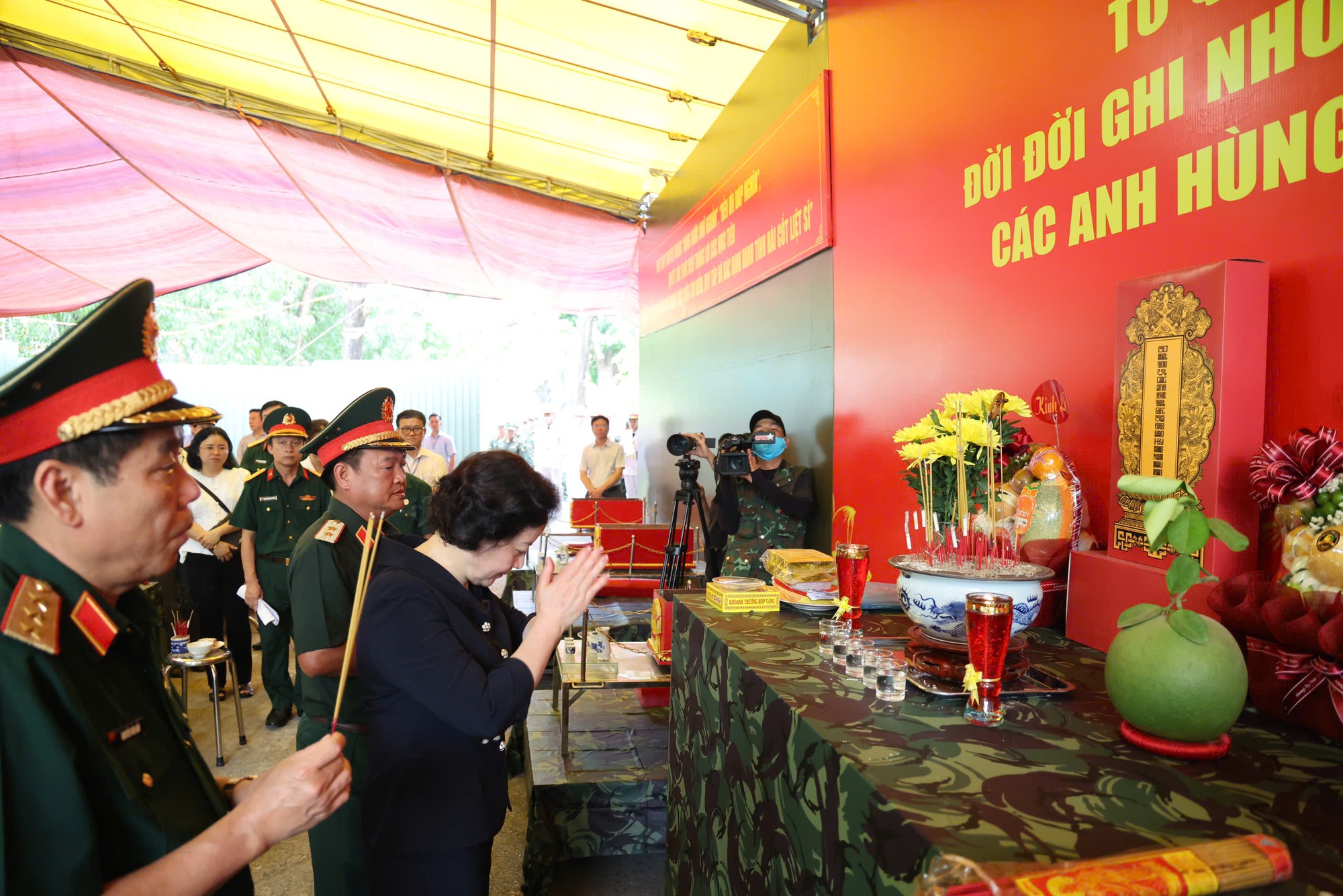 Phó Thủ tướng Phạm Thị Thanh Trà kiểm tra công tác chuẩn bị Lễ triển khai tìm kiếm, quy tập hài cốt liệt sĩ tại Công viên Lê Thị Riêng - Ảnh 5.