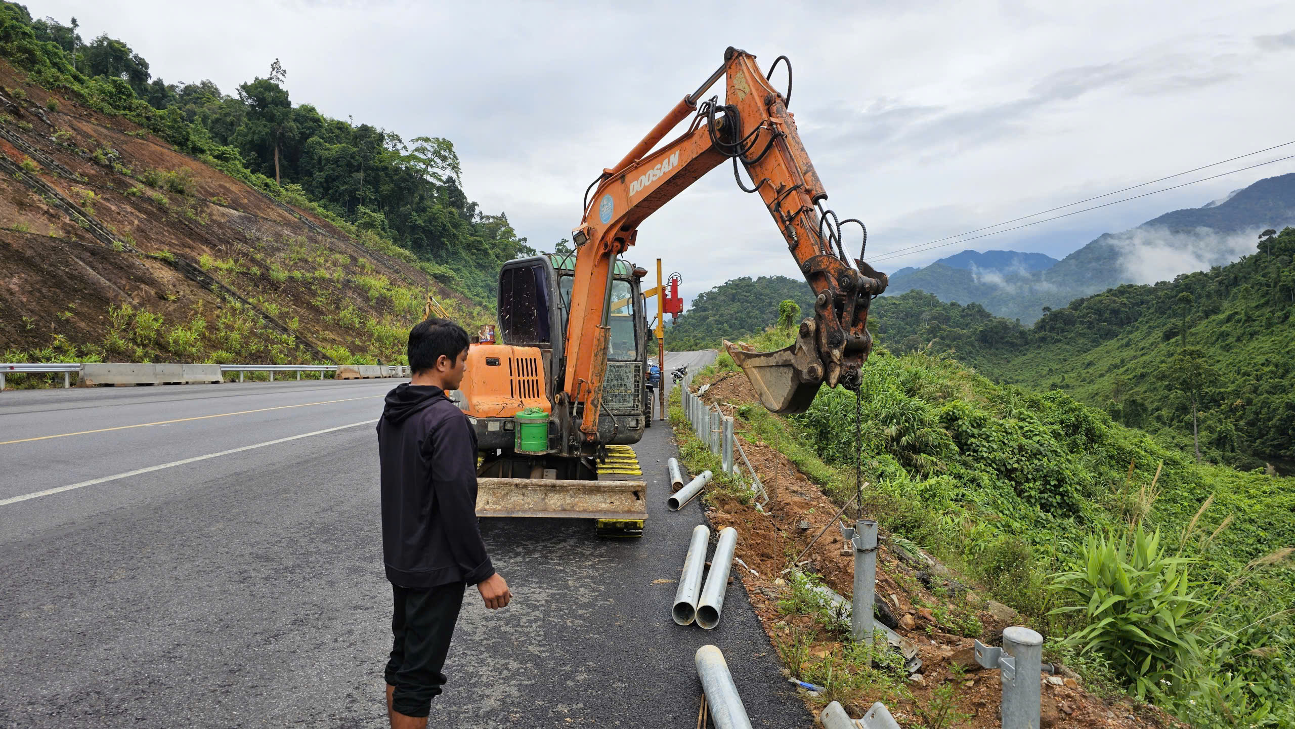 Cao tốc đoạn La Sơn - Hòa Liên sẽ đưa vào khai thác tuyến chính trong tháng 8/2026 - Ảnh 5.