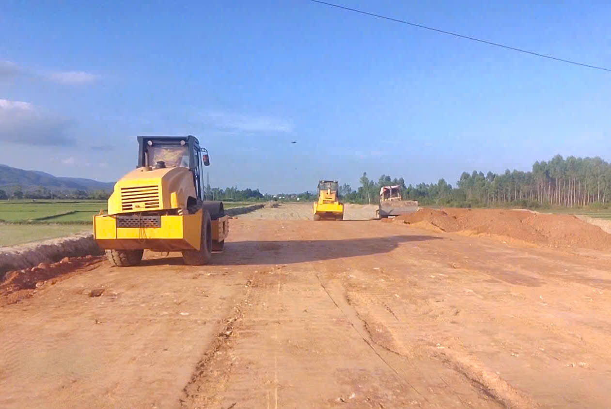 Nh&agrave; thầu dồn lực đua tiến độ thi c&ocirc;ng cao tốc Quy Nhơn - Pleiku trước m&ugrave;a mưa - Ảnh 2.