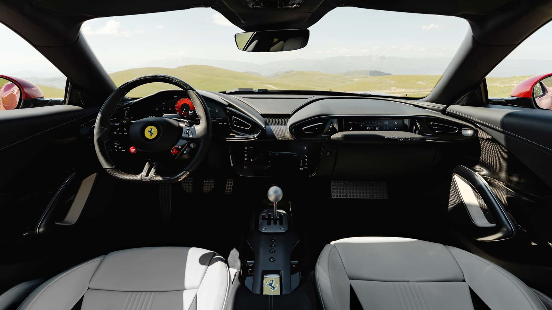 Ferrari đem số sàn trở lại theo cách khác lạ - Ảnh 2.