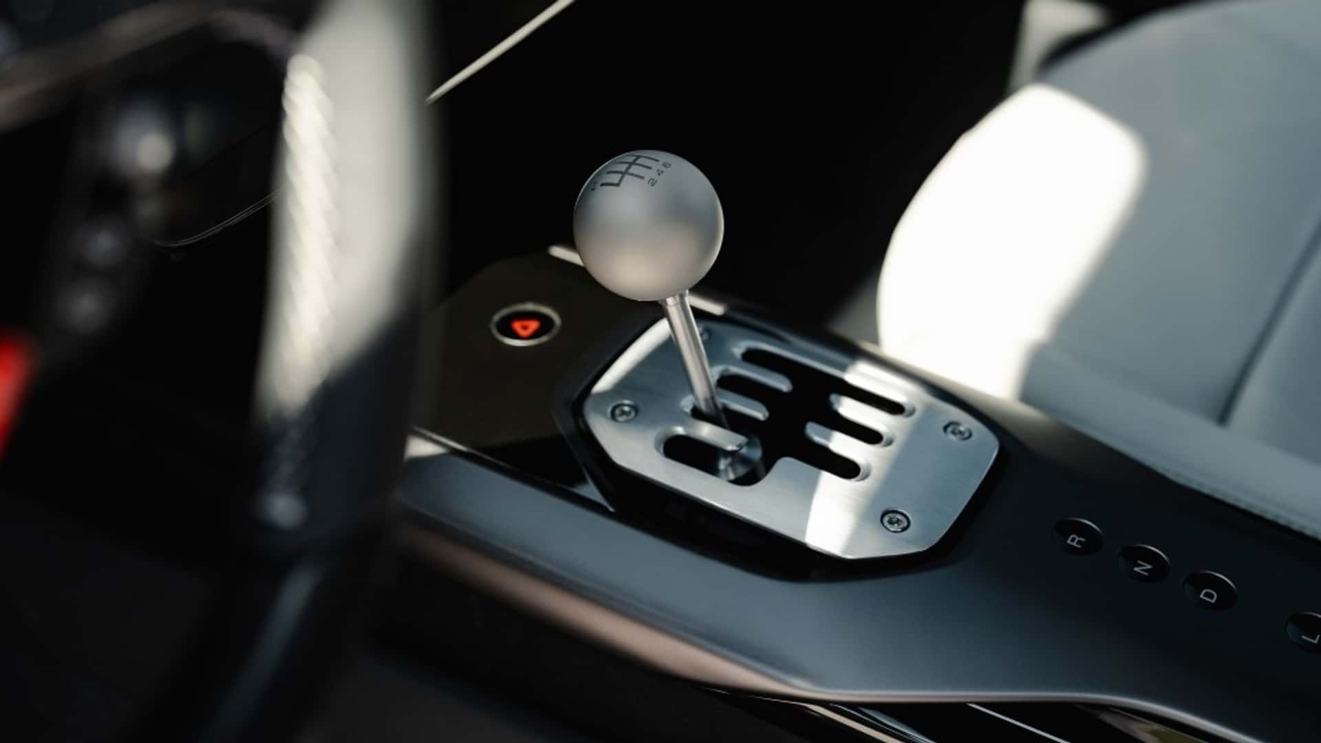 Ferrari đem số sàn trở lại theo cách khác lạ - Ảnh 4.