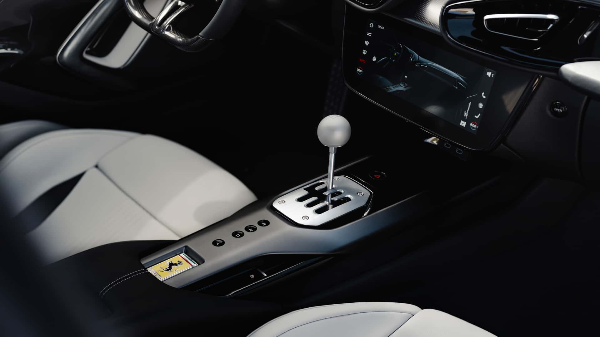 Ferrari đem số sàn trở lại theo cách khác lạ - Ảnh 3.