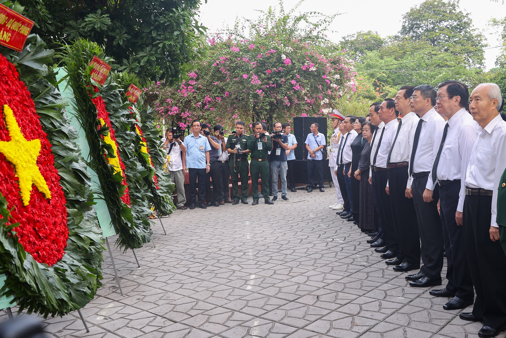 Thủ tướng: Bằng mọi gi&aacute;, nỗ lực t&igrave;m kiếm, quy tập v&agrave; x&aacute;c định danh t&iacute;nh h&agrave;i cốt liệt sĩ - Ảnh 3.